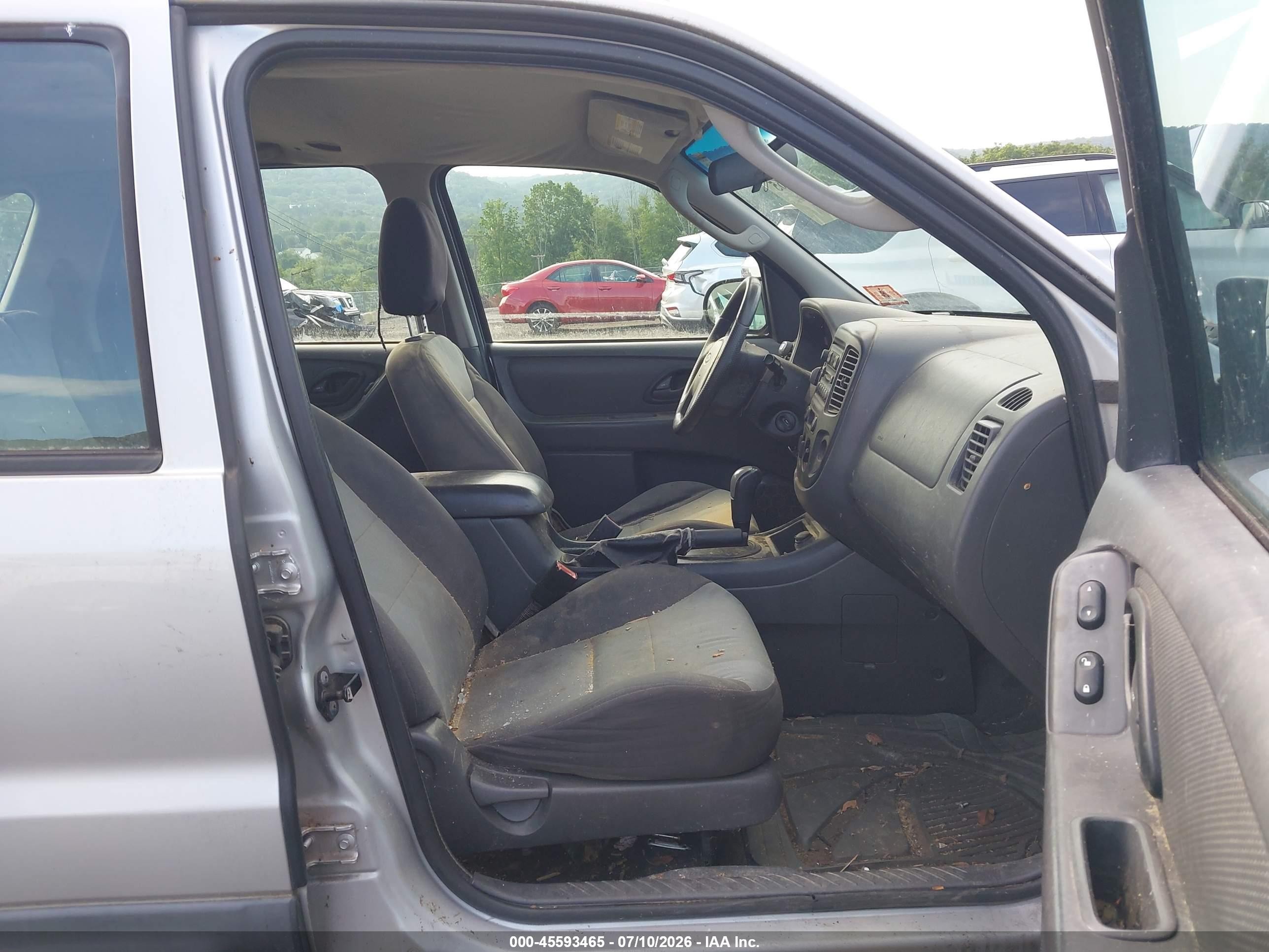 2005 Ford Escape Xls Silver vin: 1FMYU92Z45KC28923