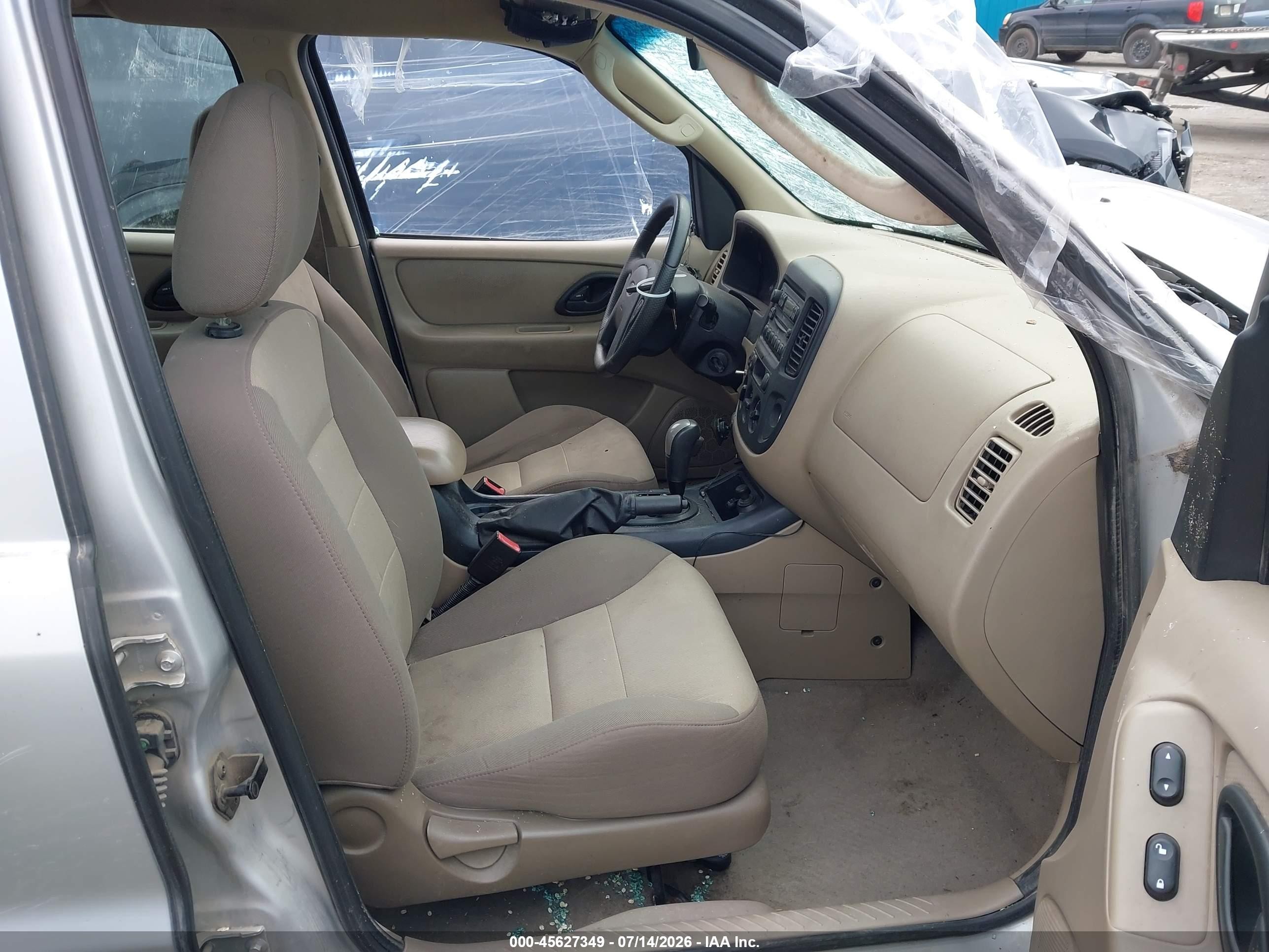 2005 Ford Escape Xls Silver vin: 1FMYU92Z55KA02339