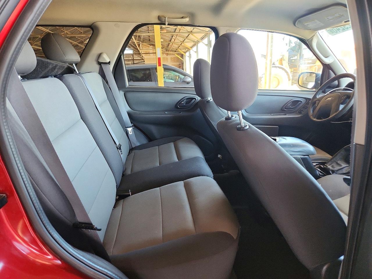 2005 Ford Escape Xls Black vin: 1FMYU92Z65KC72891