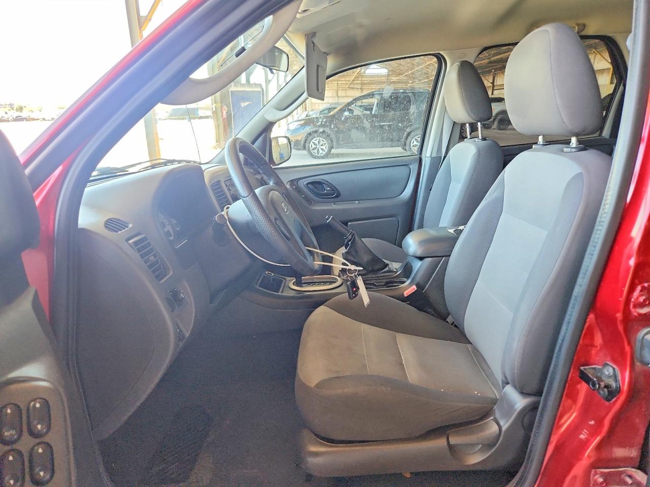 2005 Ford Escape Xls Black vin: 1FMYU92Z65KC72891