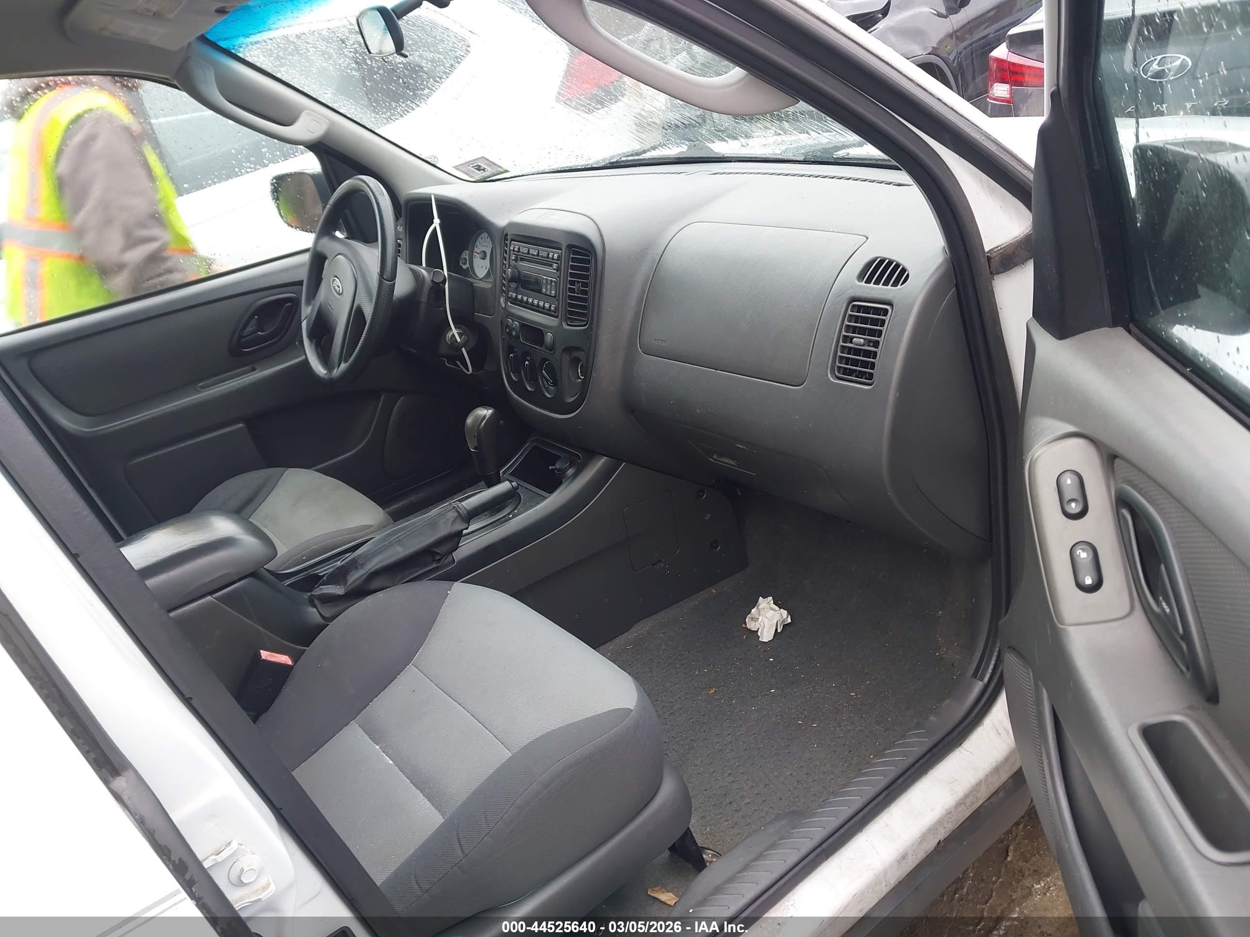 2007 Ford Escape Xls/xls Manual White vin: 1FMYU92ZX7KB25055