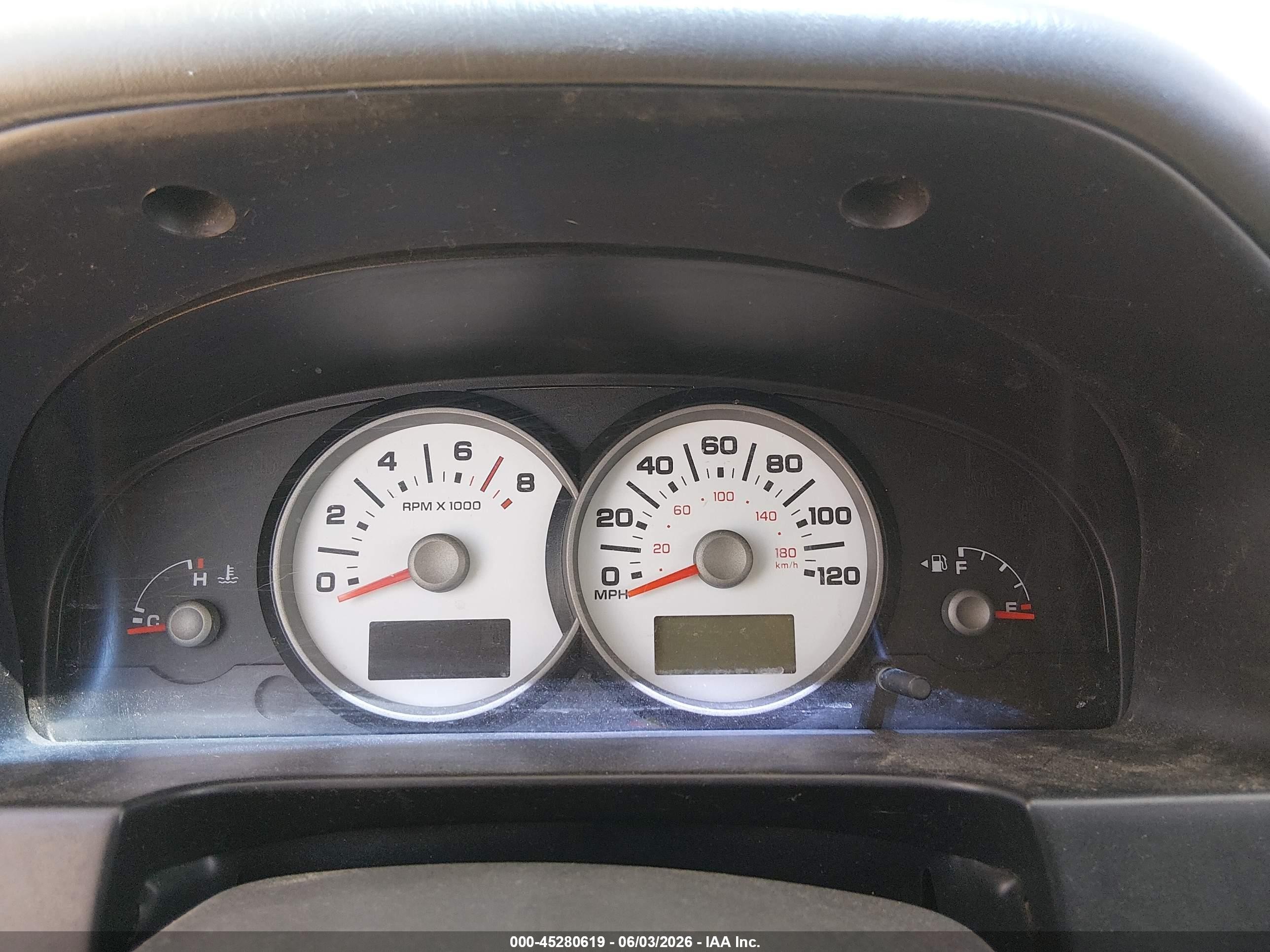 2005 Ford Escape Xlt White vin: 1FMYU93105KA20157