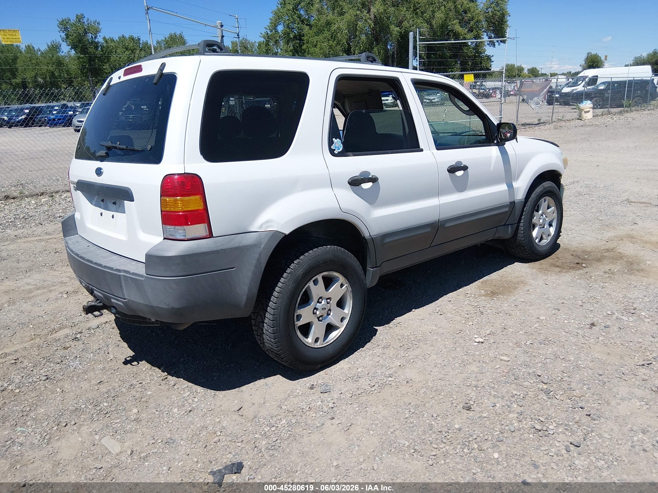 2005 Ford Escape Xlt White vin: 1FMYU93105KA20157