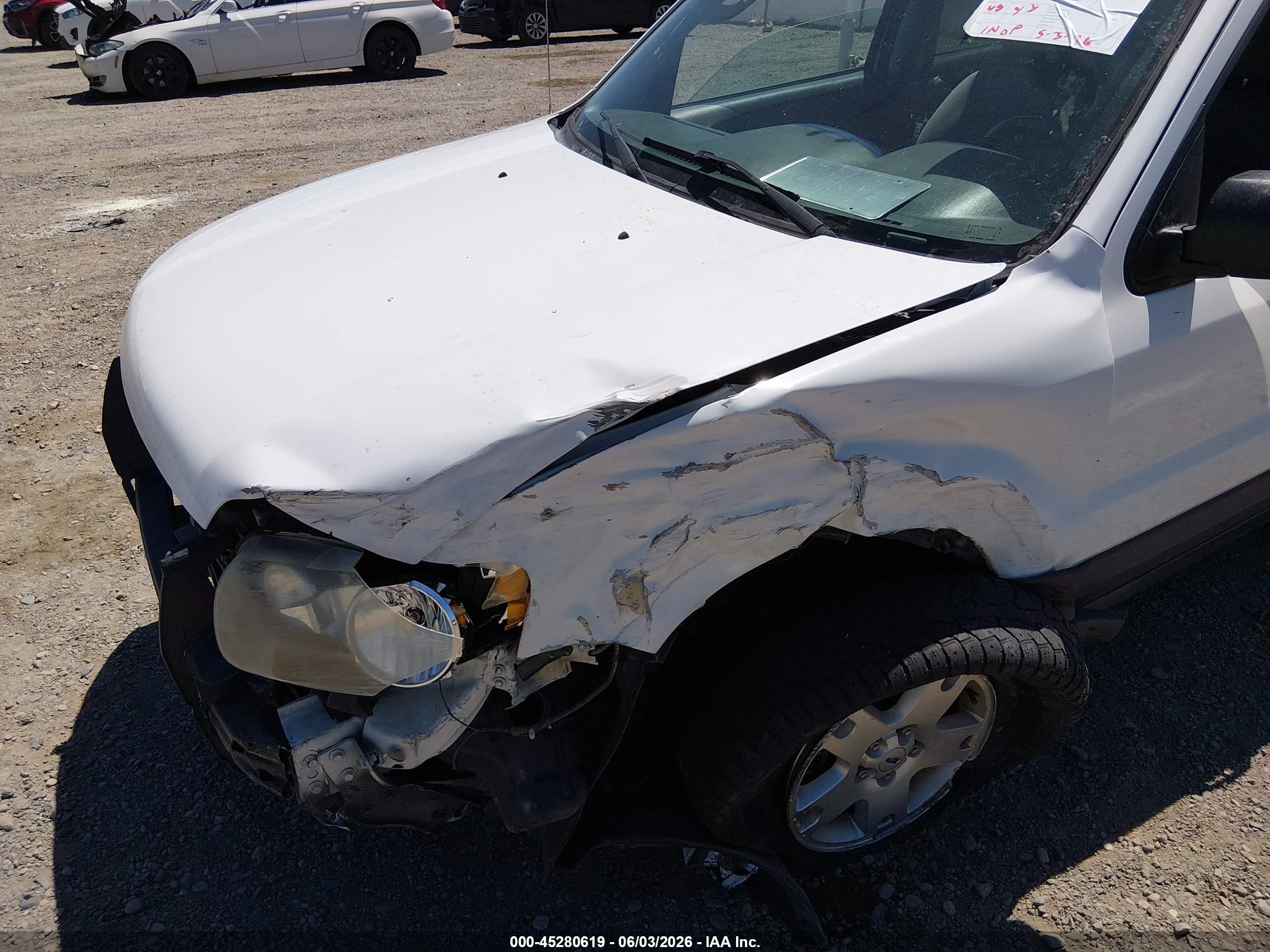 2005 Ford Escape Xlt White vin: 1FMYU93105KA20157