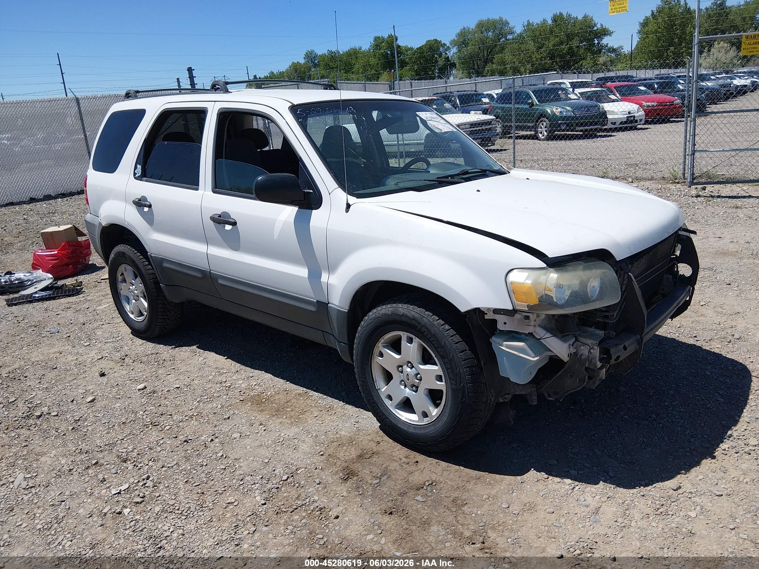 2005 Ford Escape Xlt White vin: 1FMYU93105KA20157