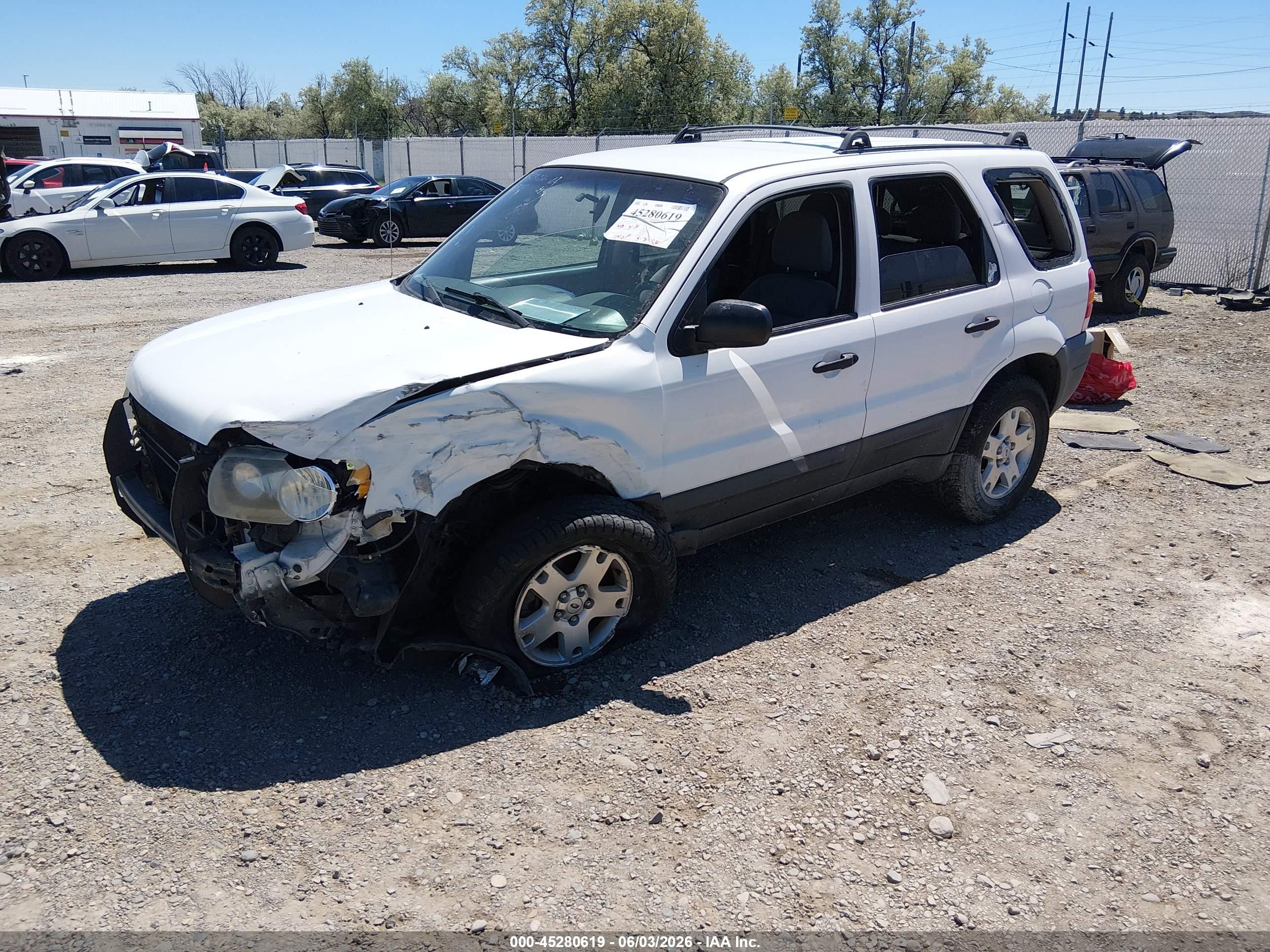2005 Ford Escape Xlt White vin: 1FMYU93105KA20157
