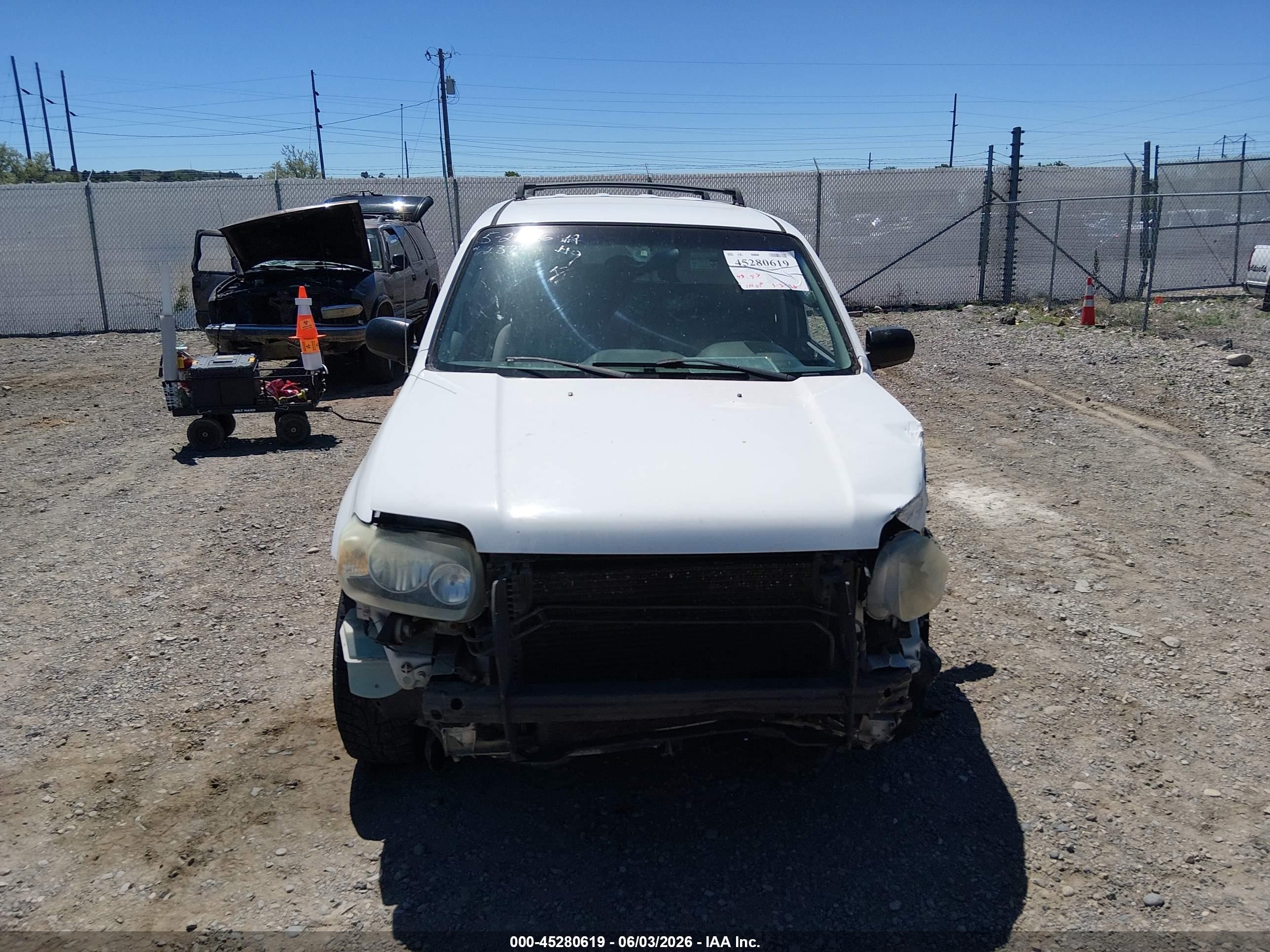 2005 Ford Escape Xlt White vin: 1FMYU93105KA20157