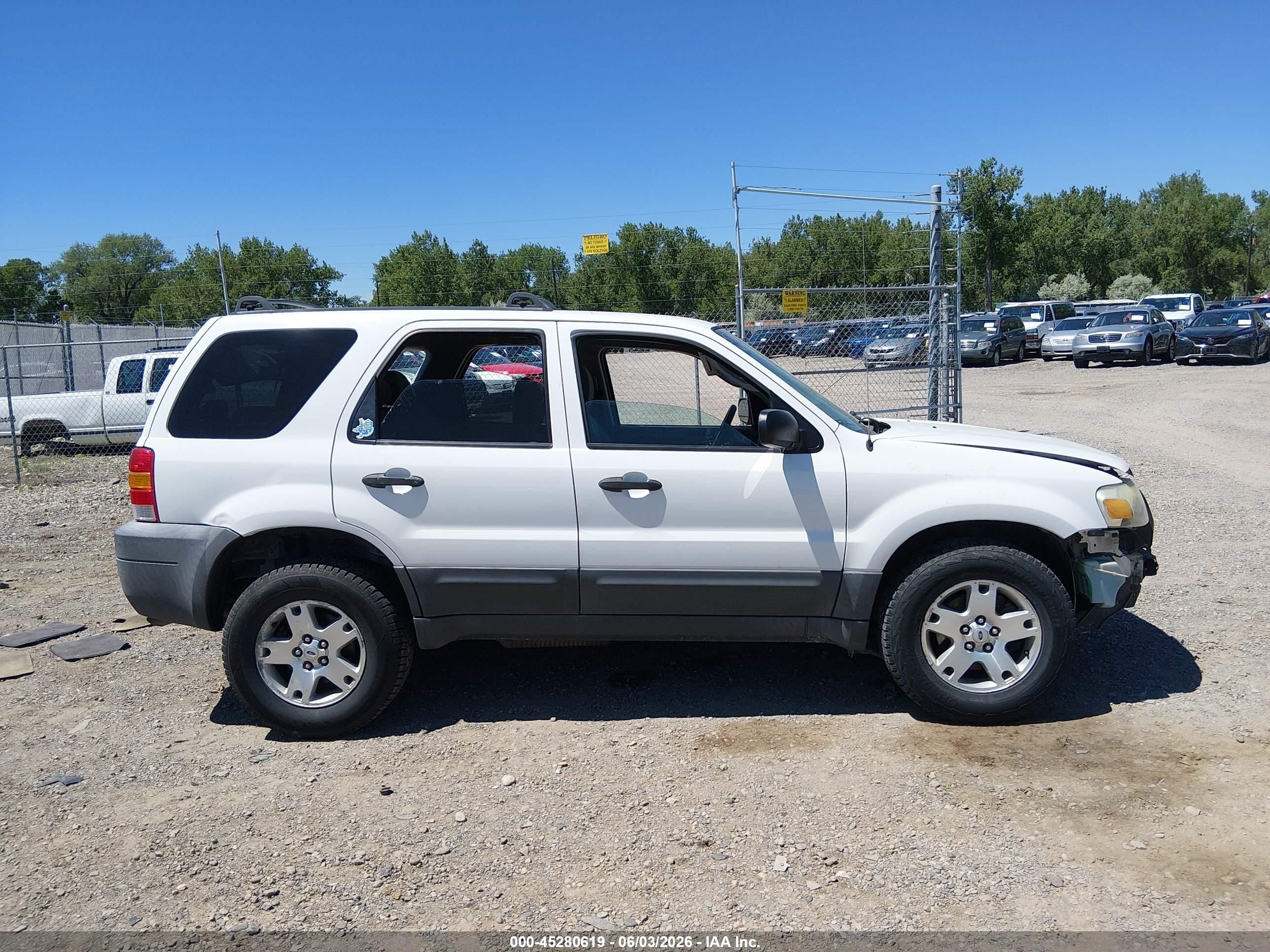 2005 Ford Escape Xlt White vin: 1FMYU93105KA20157