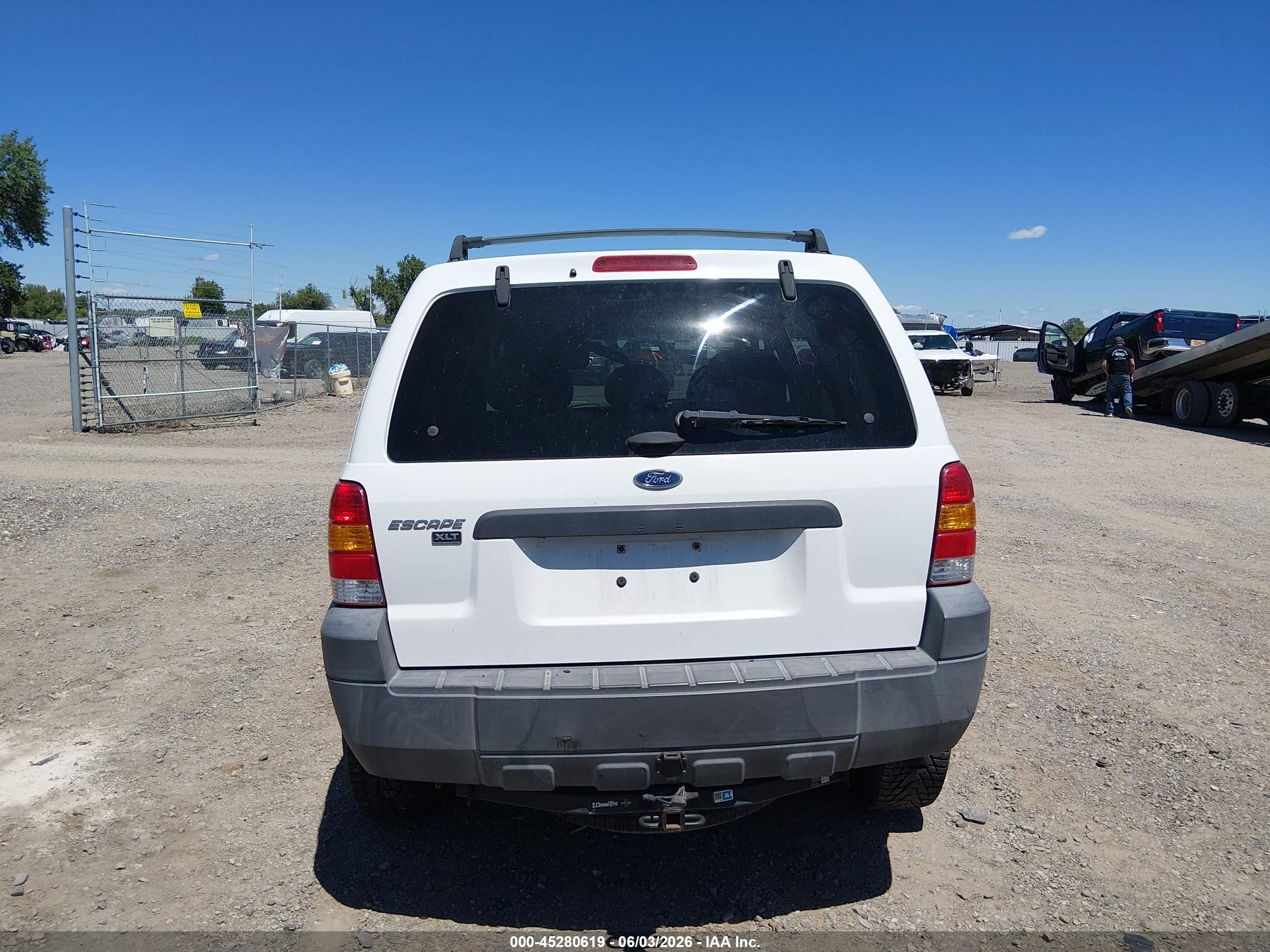 2005 Ford Escape Xlt White vin: 1FMYU93105KA20157