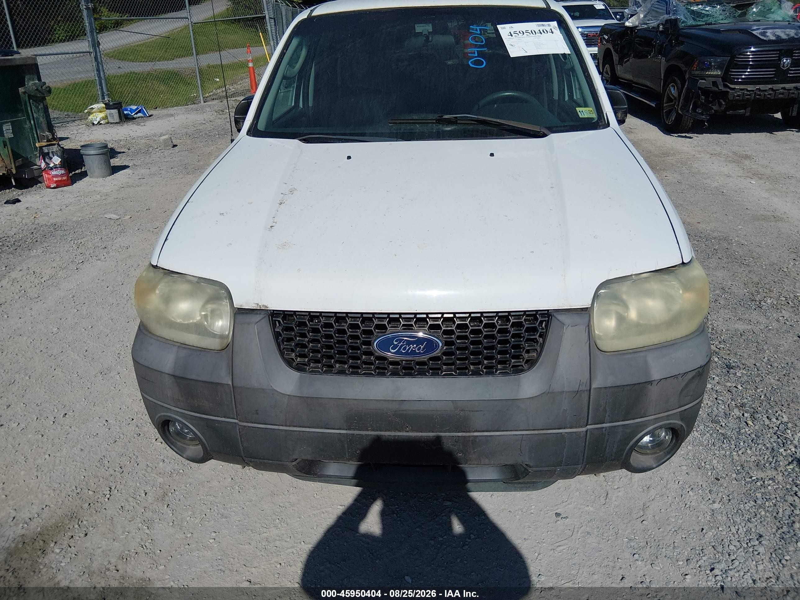 2005 Ford Escape Xlt White vin: 1FMYU93115KA78701