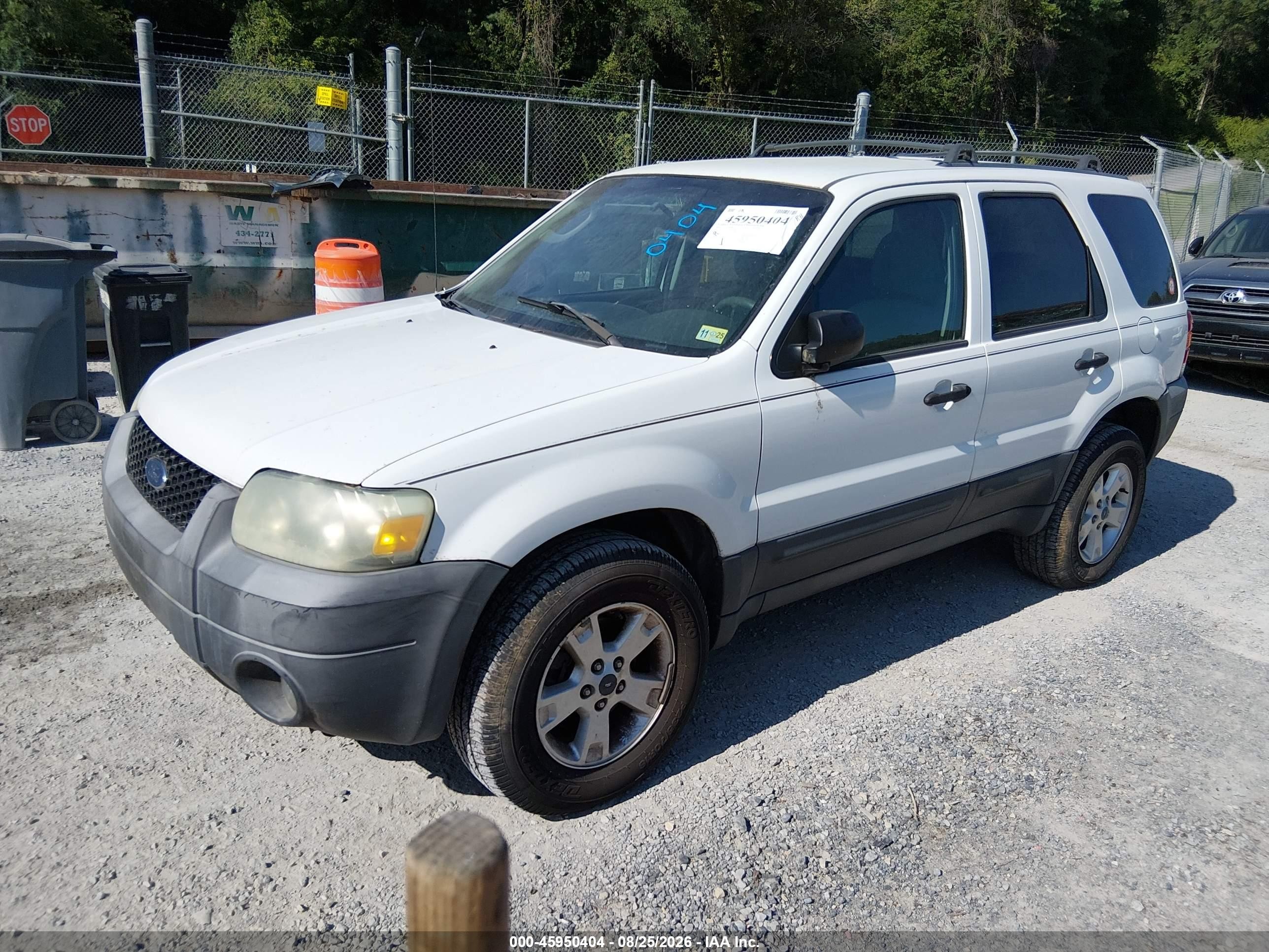 2005 Ford Escape Xlt White vin: 1FMYU93115KA78701
