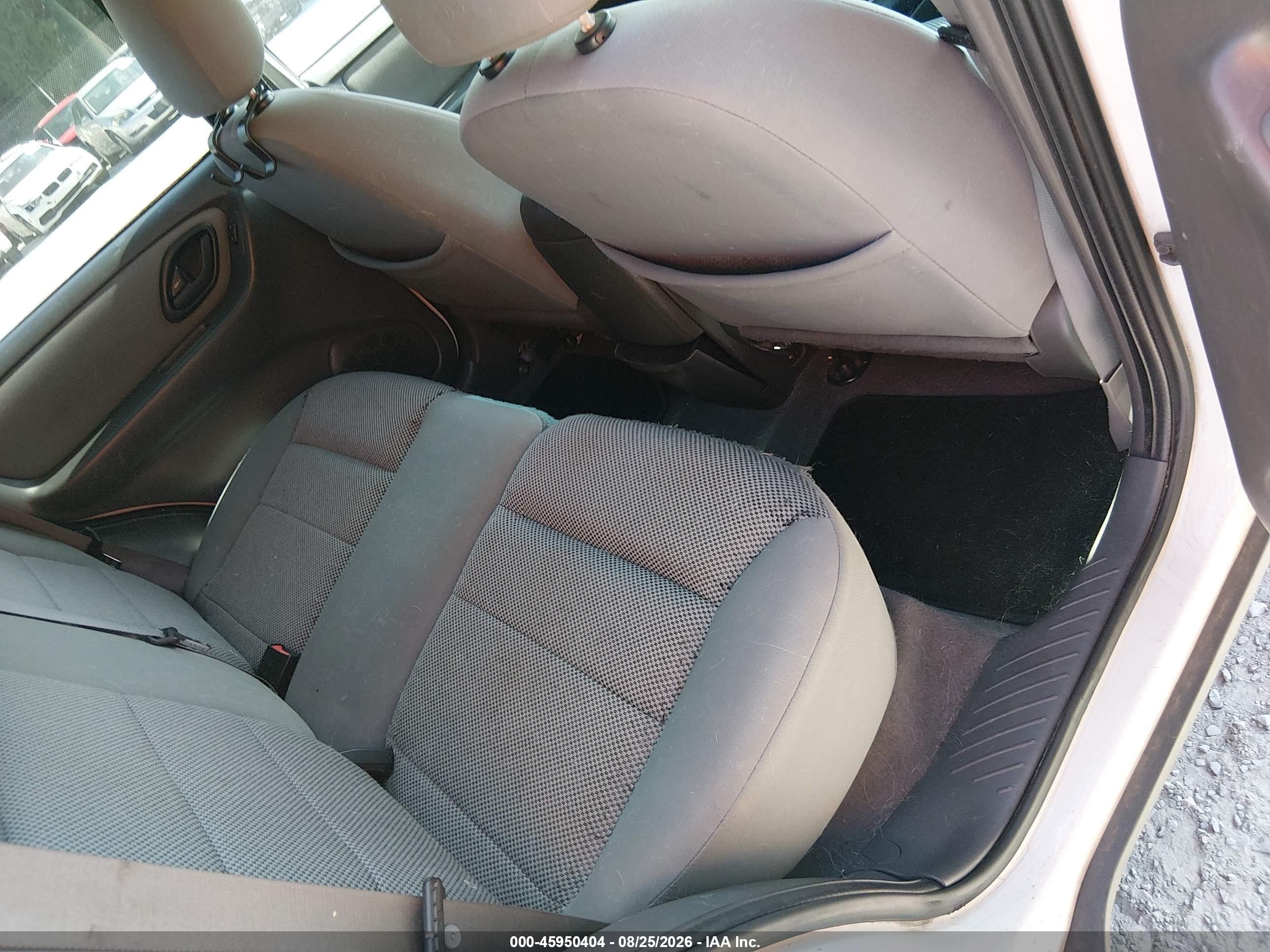 2005 Ford Escape Xlt White vin: 1FMYU93115KA78701