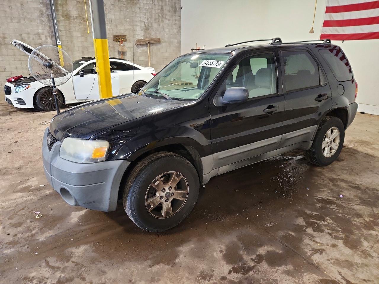 2005 Ford Escape Xlt Черный vin: 1FMYU93115KB75641