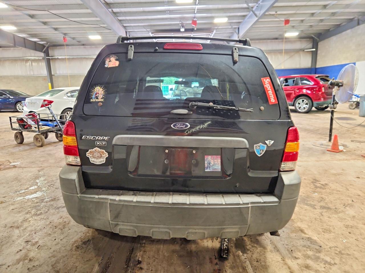 2005 Ford Escape Xlt Черный vin: 1FMYU93115KB75641