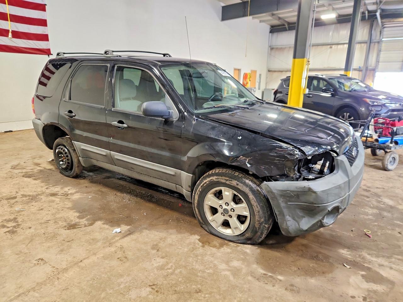 2005 Ford Escape Xlt Черный vin: 1FMYU93115KB75641