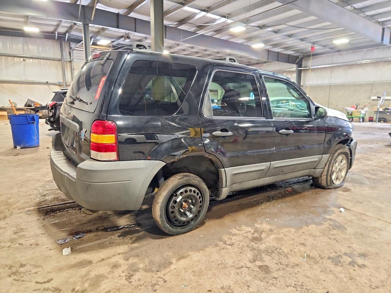 2005 Ford Escape Xlt Черный vin: 1FMYU93115KB75641
