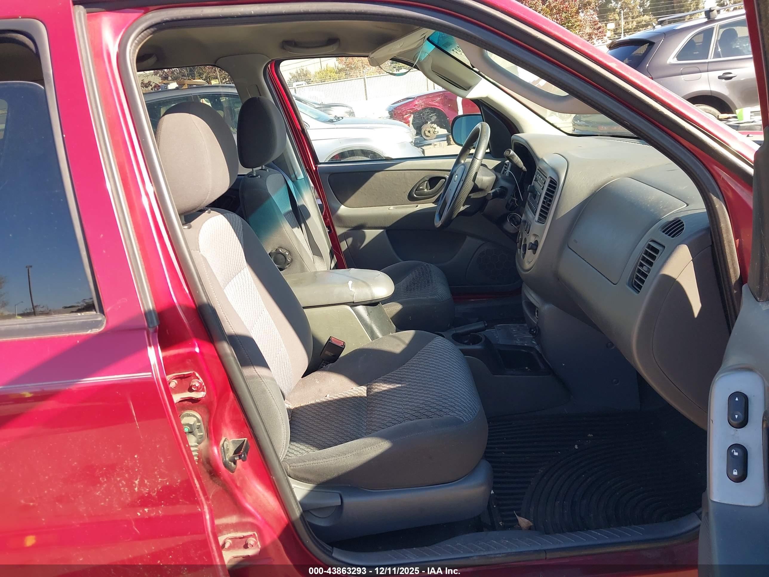 2003 Ford Escape Xlt Red vin: 1FMYU93123KB58831