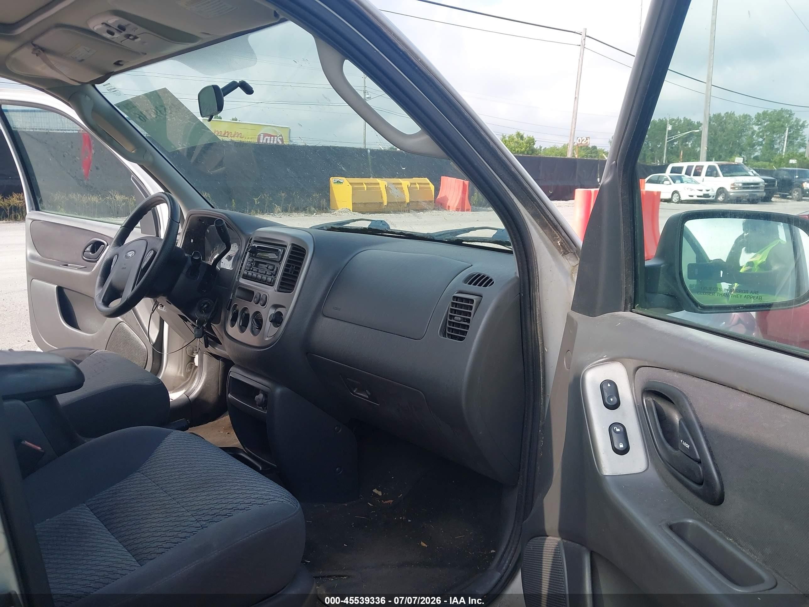 2003 Ford Escape Xlt Silver vin: 1FMYU93123KC87197