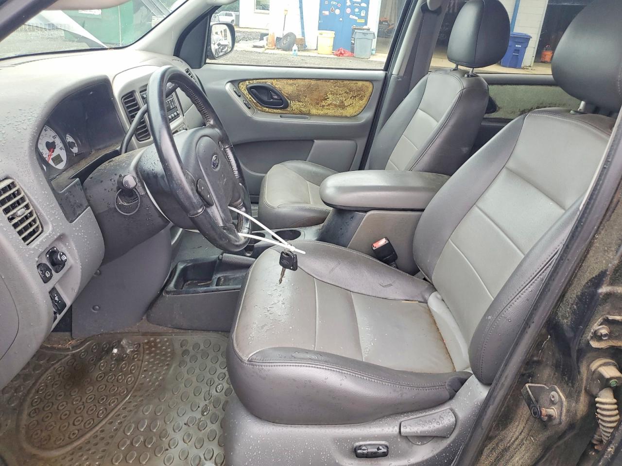 2003 Ford Escape Xlt Black vin: 1FMYU93133KA02670