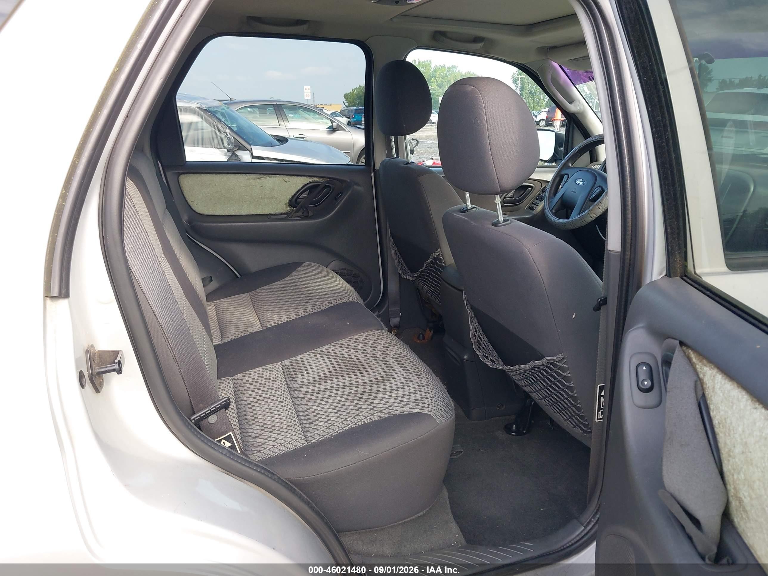 2004 Ford Escape Xlt Silver vin: 1FMYU93134KA37050