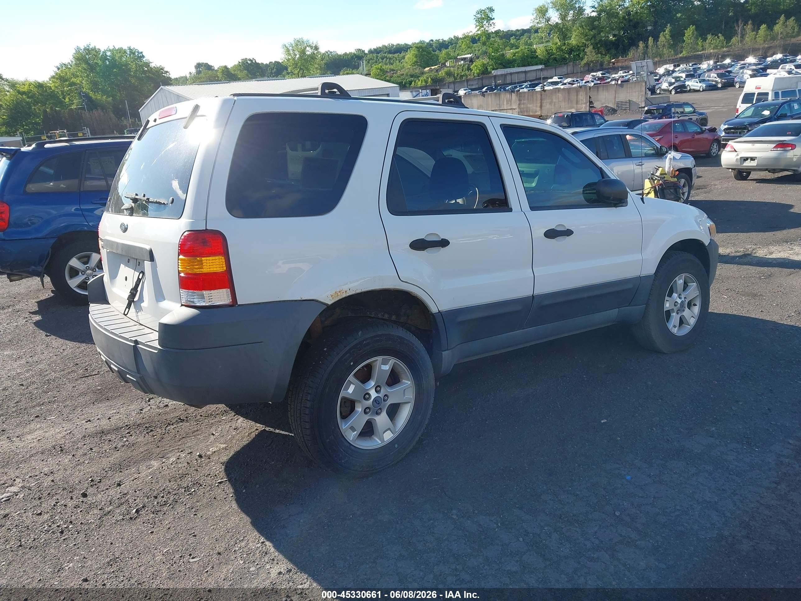 2005 Ford Escape Xlt White vin: 1FMYU93135KA52035