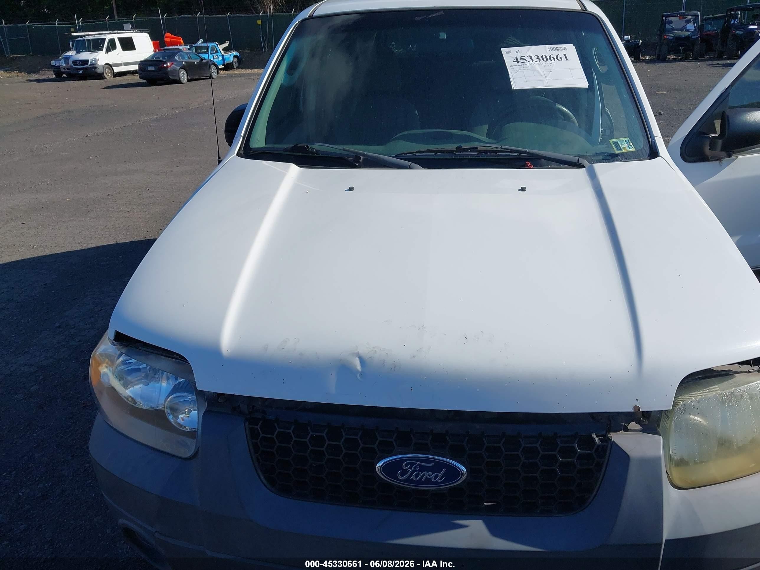 2005 Ford Escape Xlt White vin: 1FMYU93135KA52035