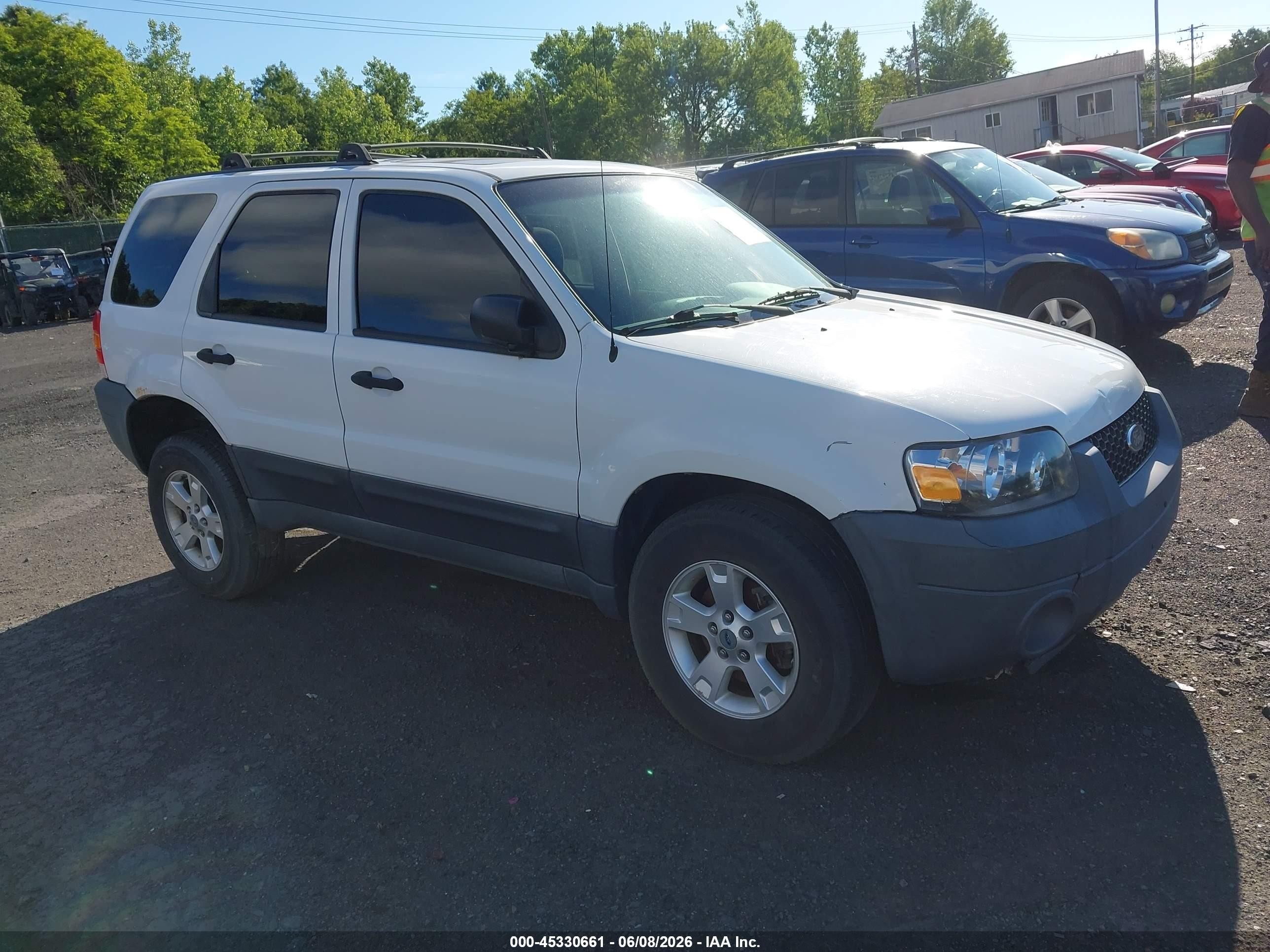2005 Ford Escape Xlt White vin: 1FMYU93135KA52035