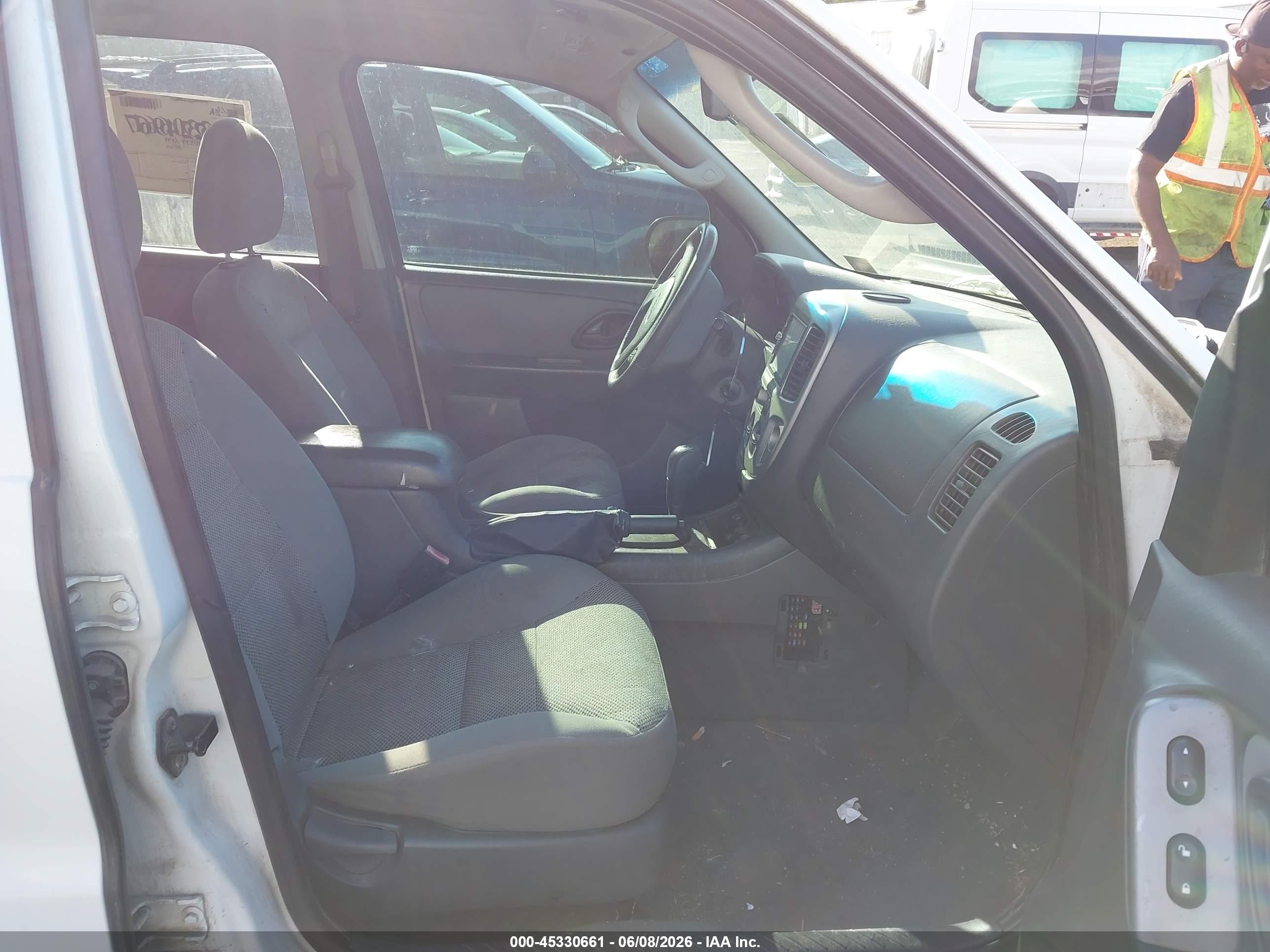 2005 Ford Escape Xlt White vin: 1FMYU93135KA52035