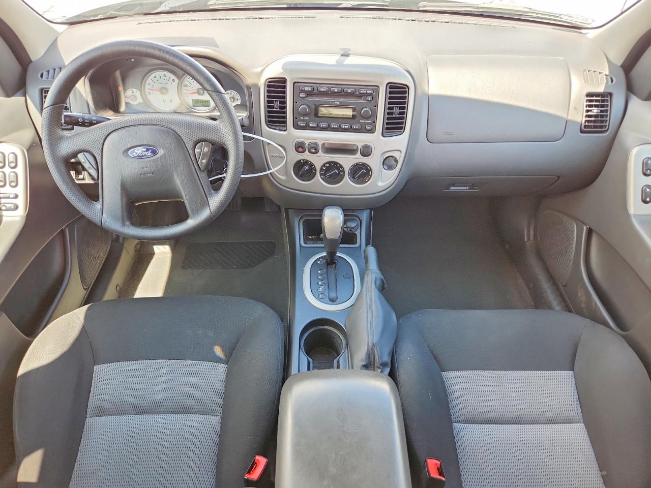 2005 Ford Escape Xlt Серебряный vin: 1FMYU93135KB63510