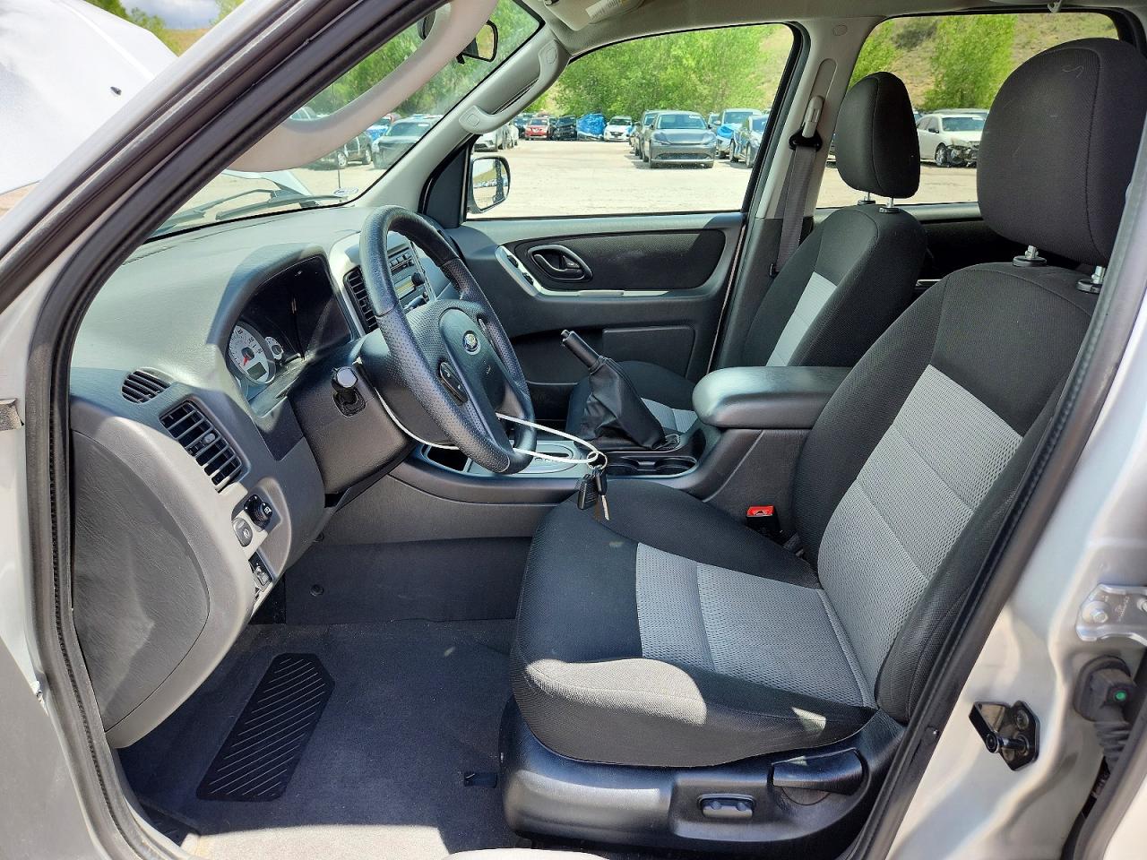 2005 Ford Escape Xlt Серебряный vin: 1FMYU93135KB63510