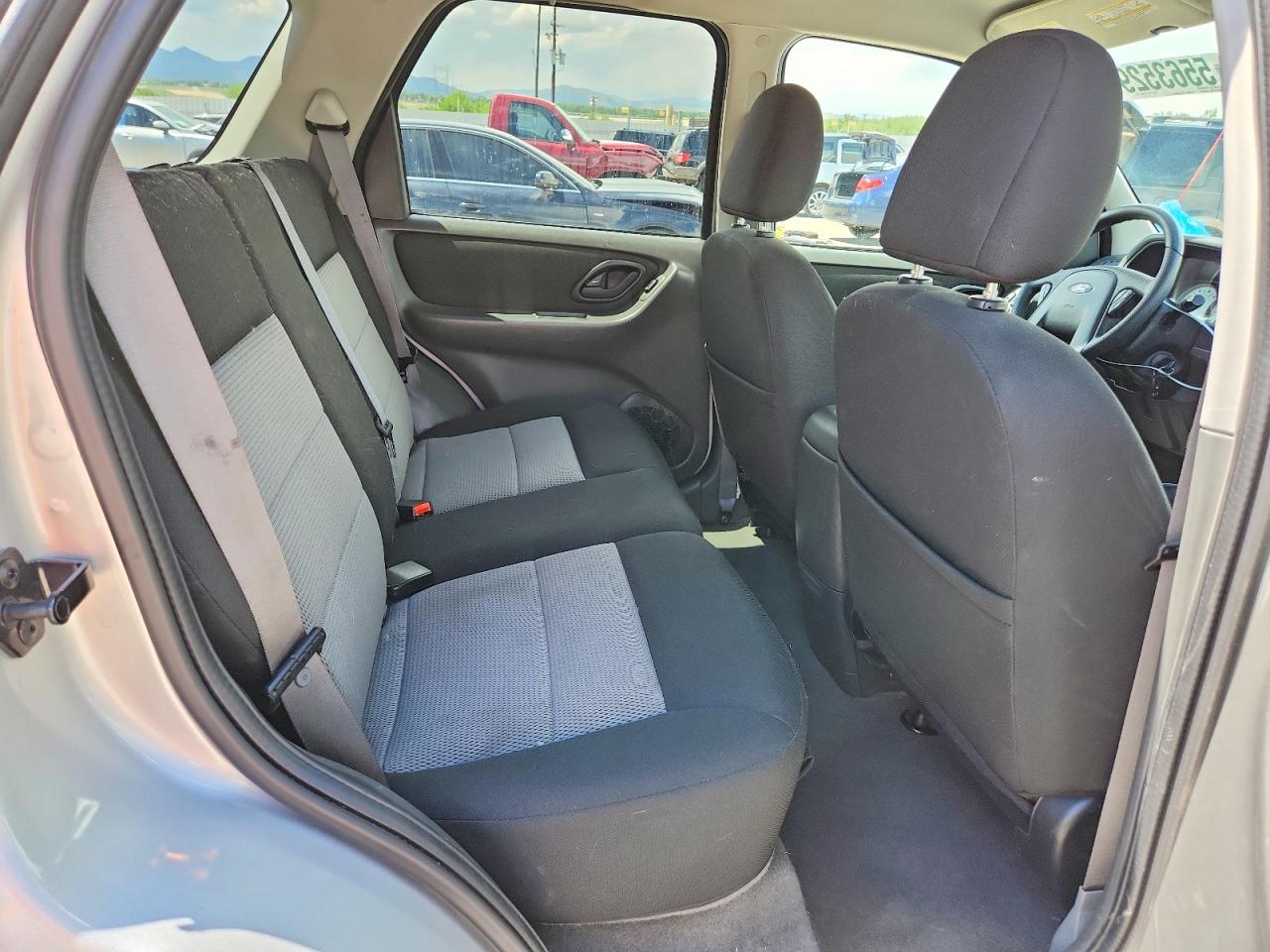 2005 Ford Escape Xlt Серебряный vin: 1FMYU93135KB63510