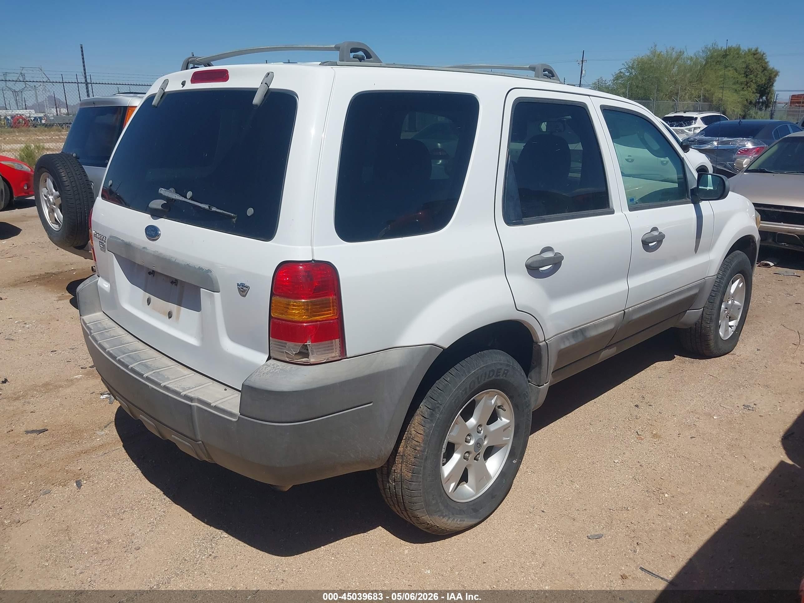 2005 Ford Escape Xlt White vin: 1FMYU93145KC43818