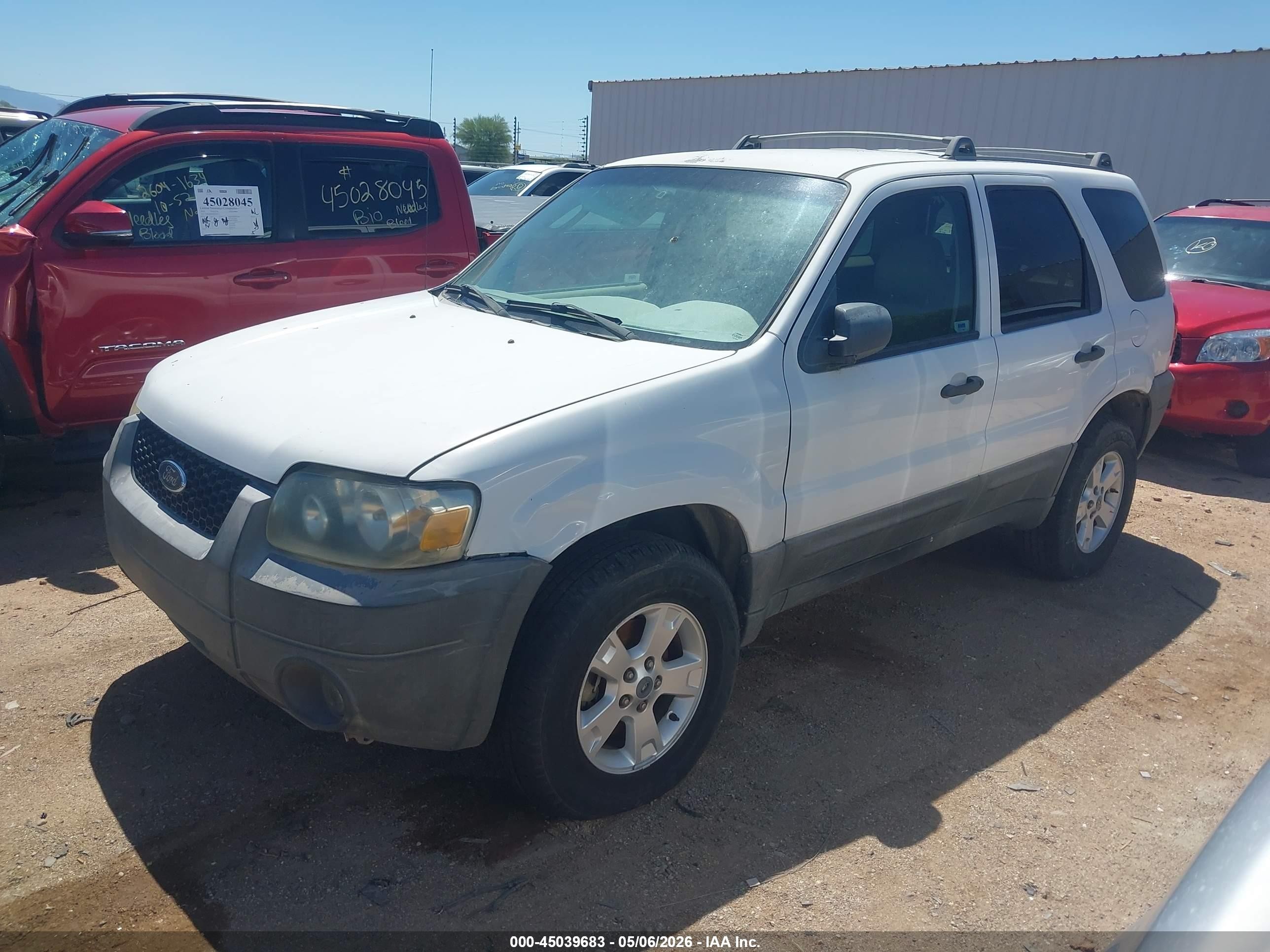 2005 Ford Escape Xlt White vin: 1FMYU93145KC43818