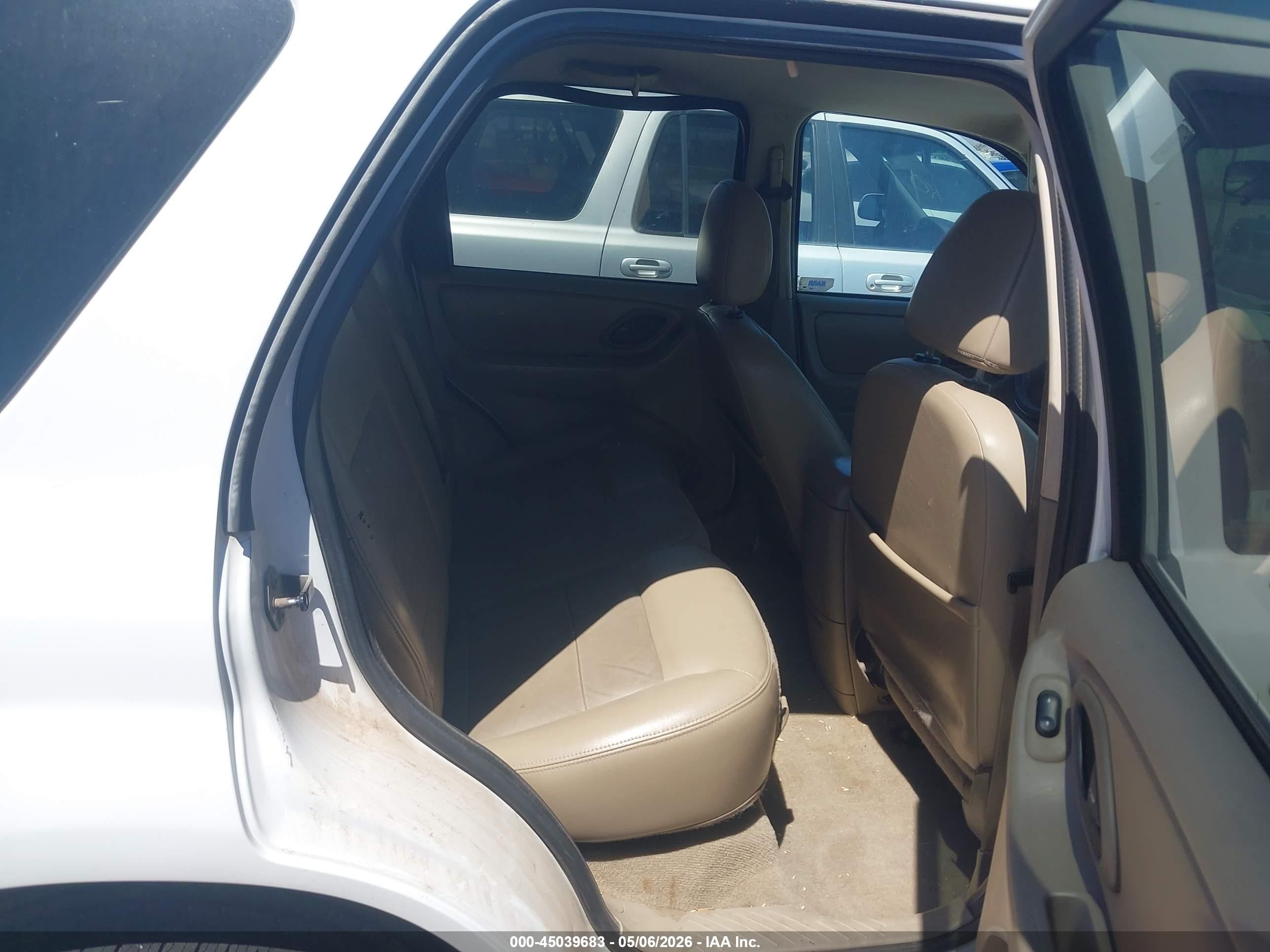 2005 Ford Escape Xlt White vin: 1FMYU93145KC43818