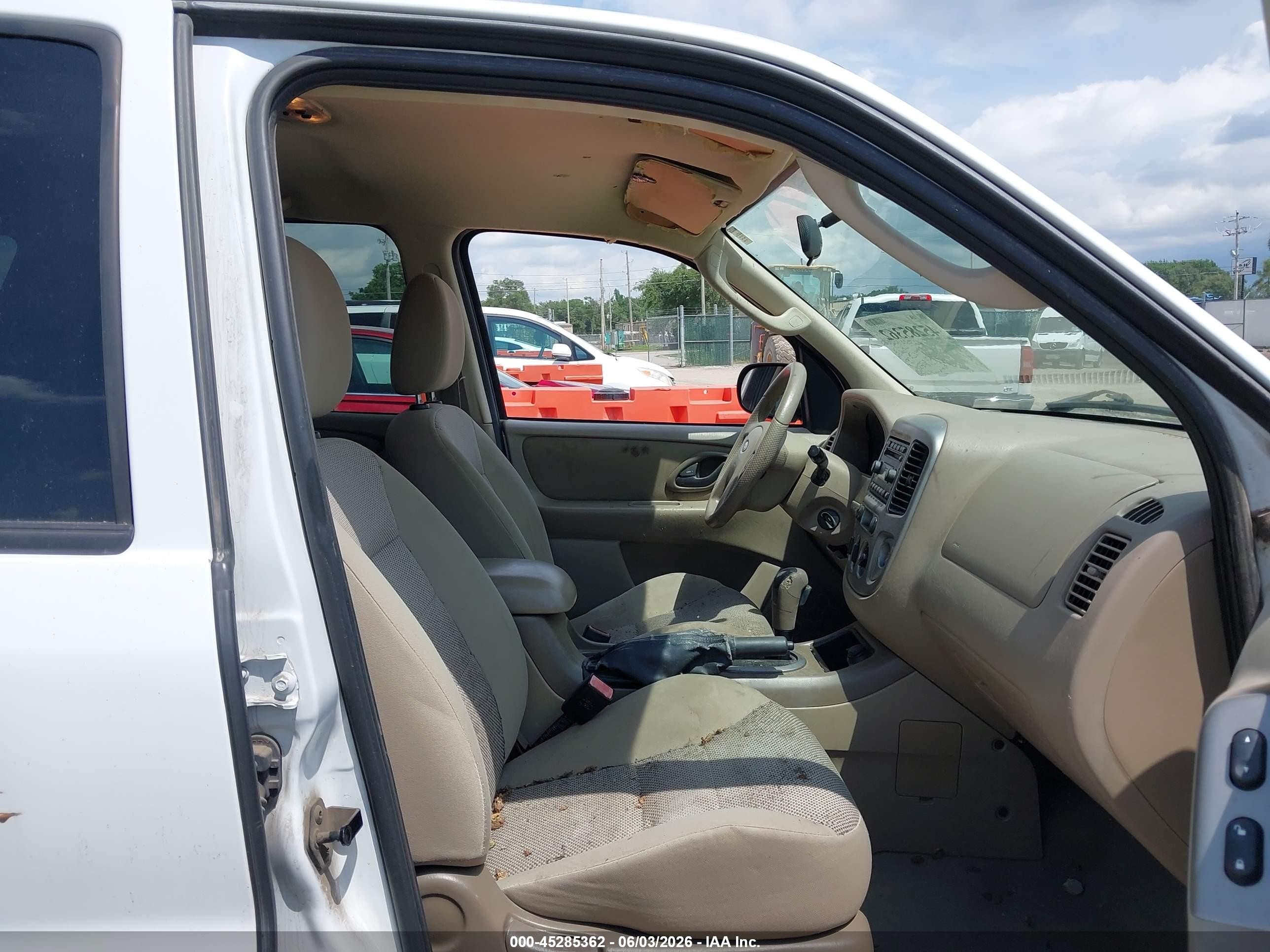 2005 Ford Escape Xlt White vin: 1FMYU93155DA22619