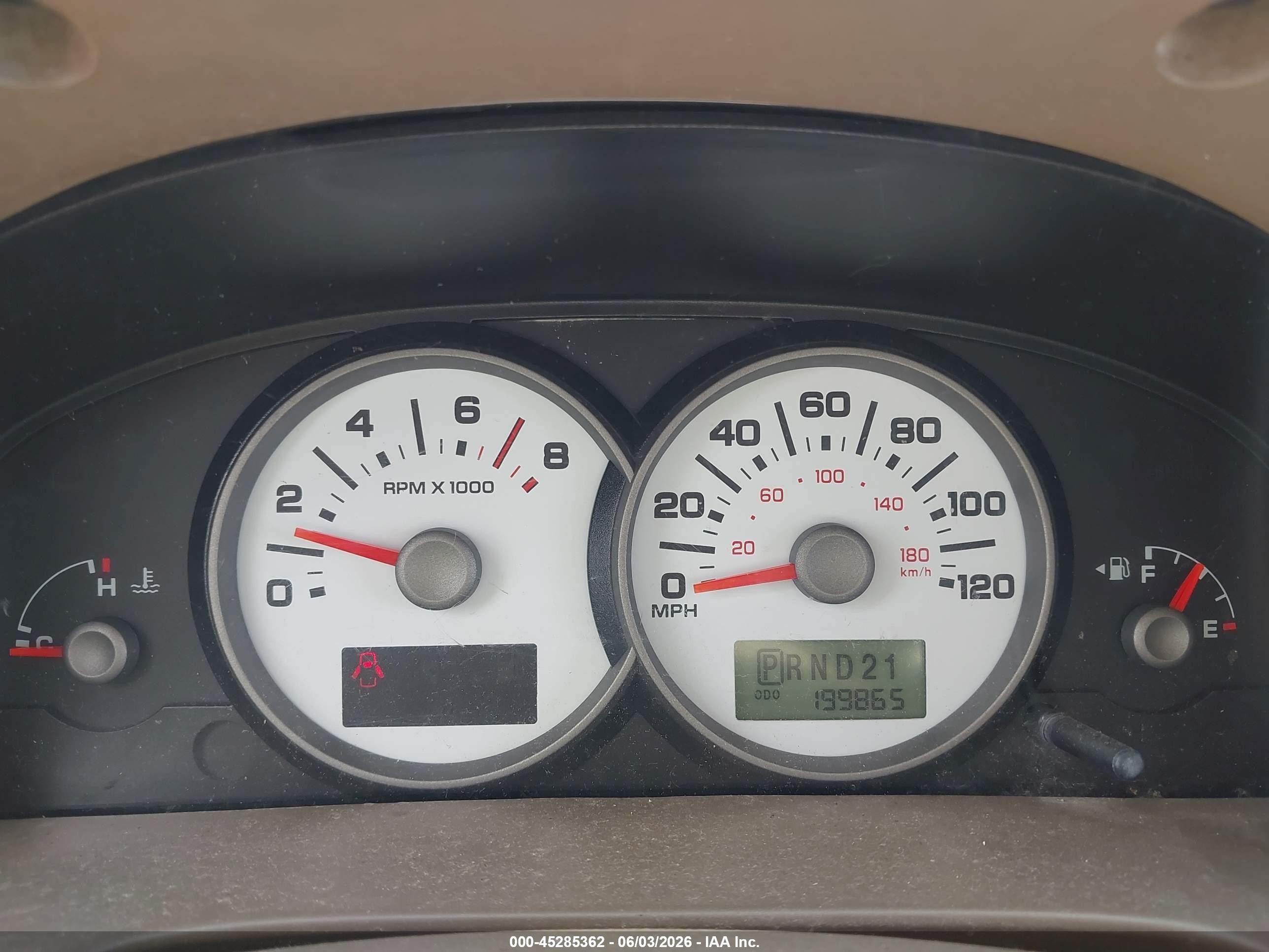 2005 Ford Escape Xlt White vin: 1FMYU93155DA22619