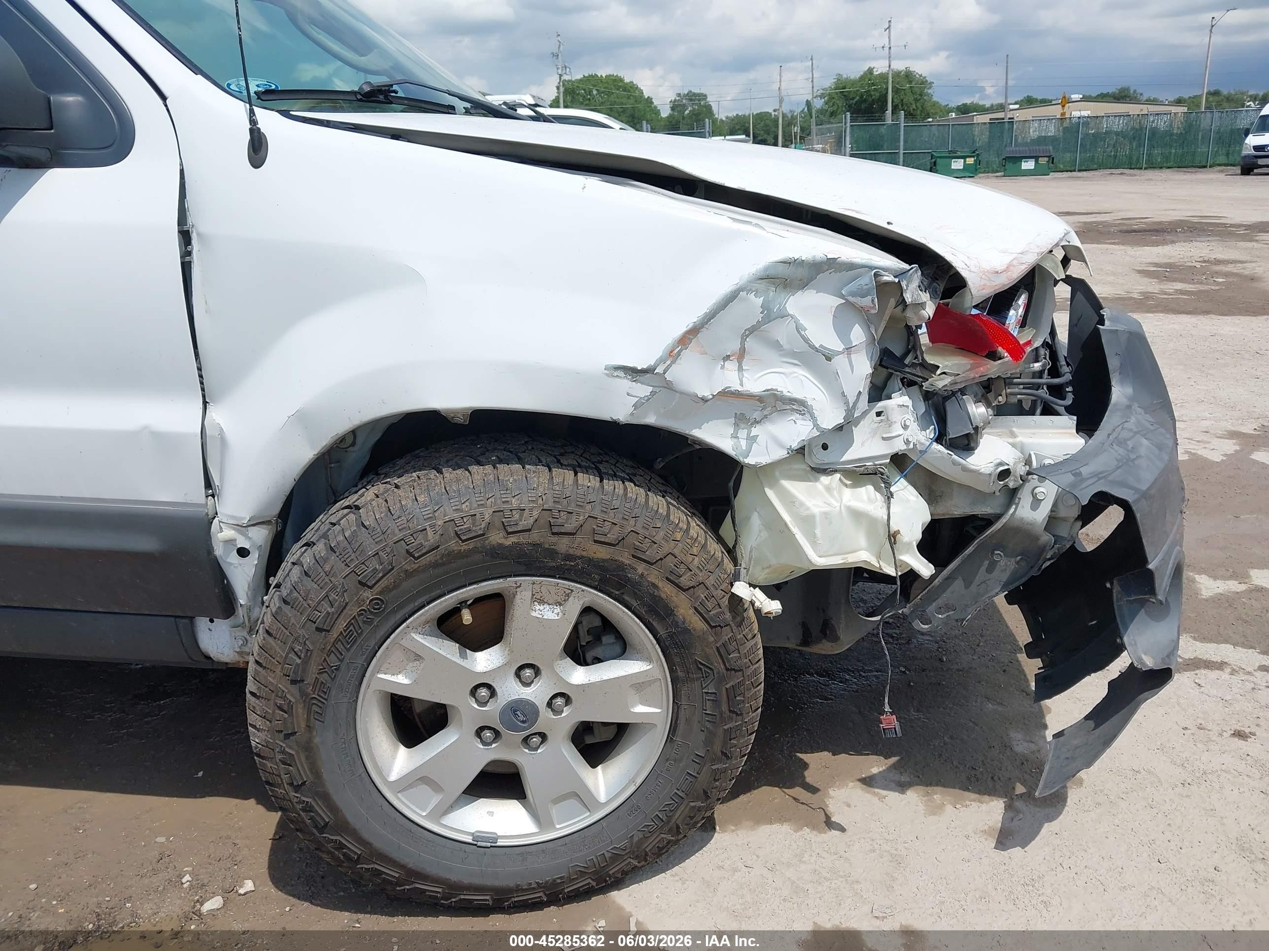 2005 Ford Escape Xlt White vin: 1FMYU93155DA22619