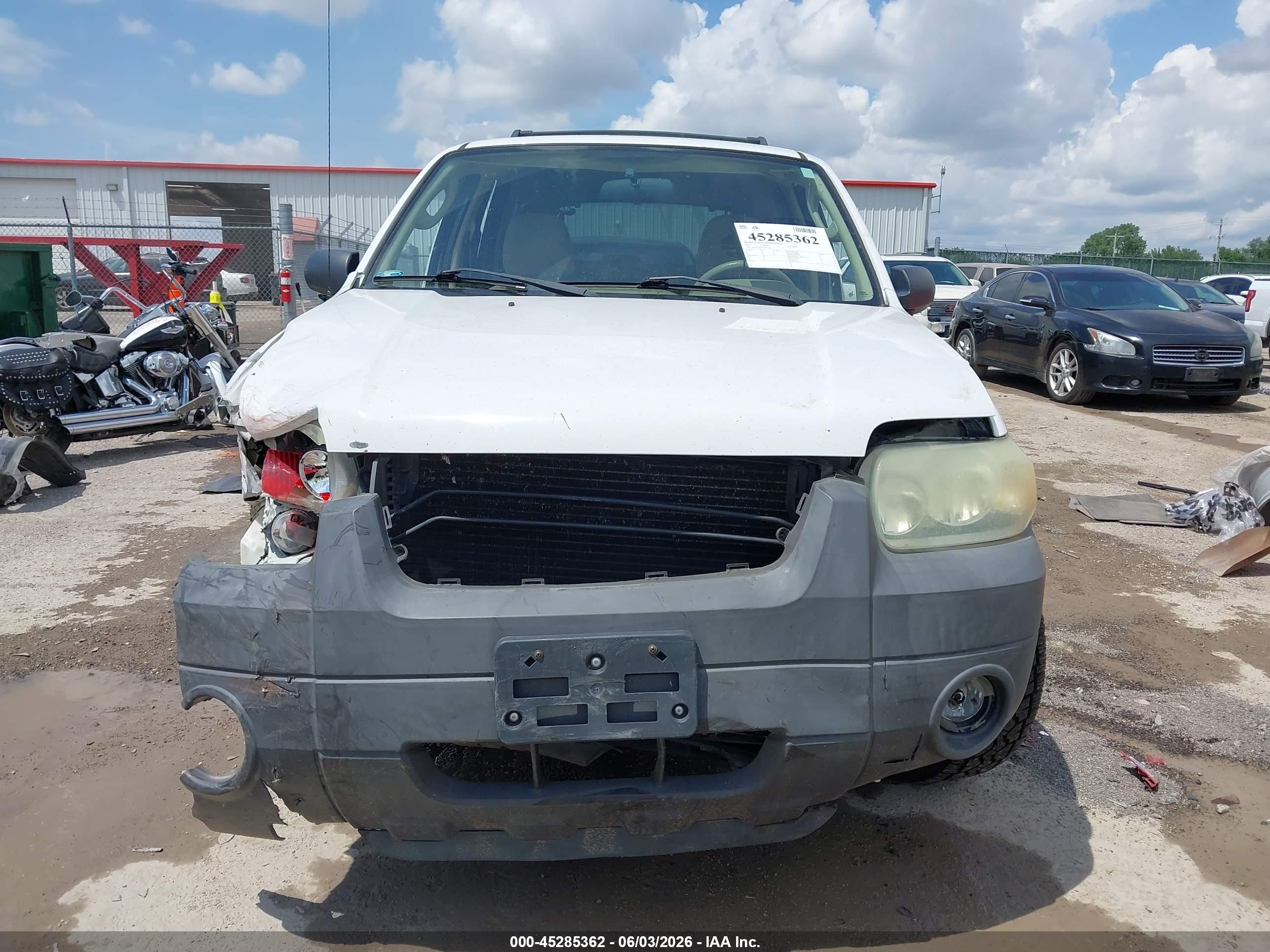 2005 Ford Escape Xlt White vin: 1FMYU93155DA22619