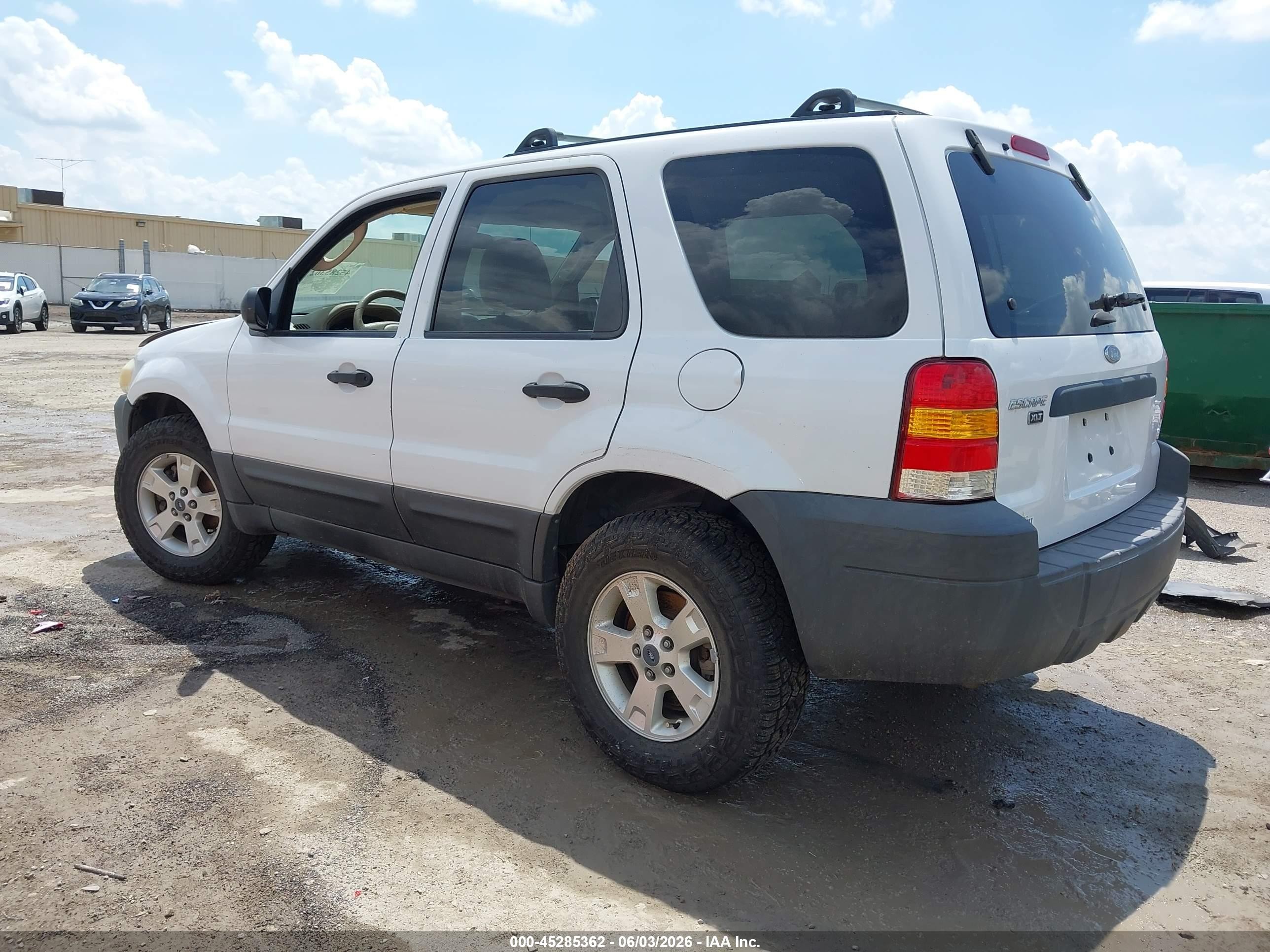 2005 Ford Escape Xlt White vin: 1FMYU93155DA22619