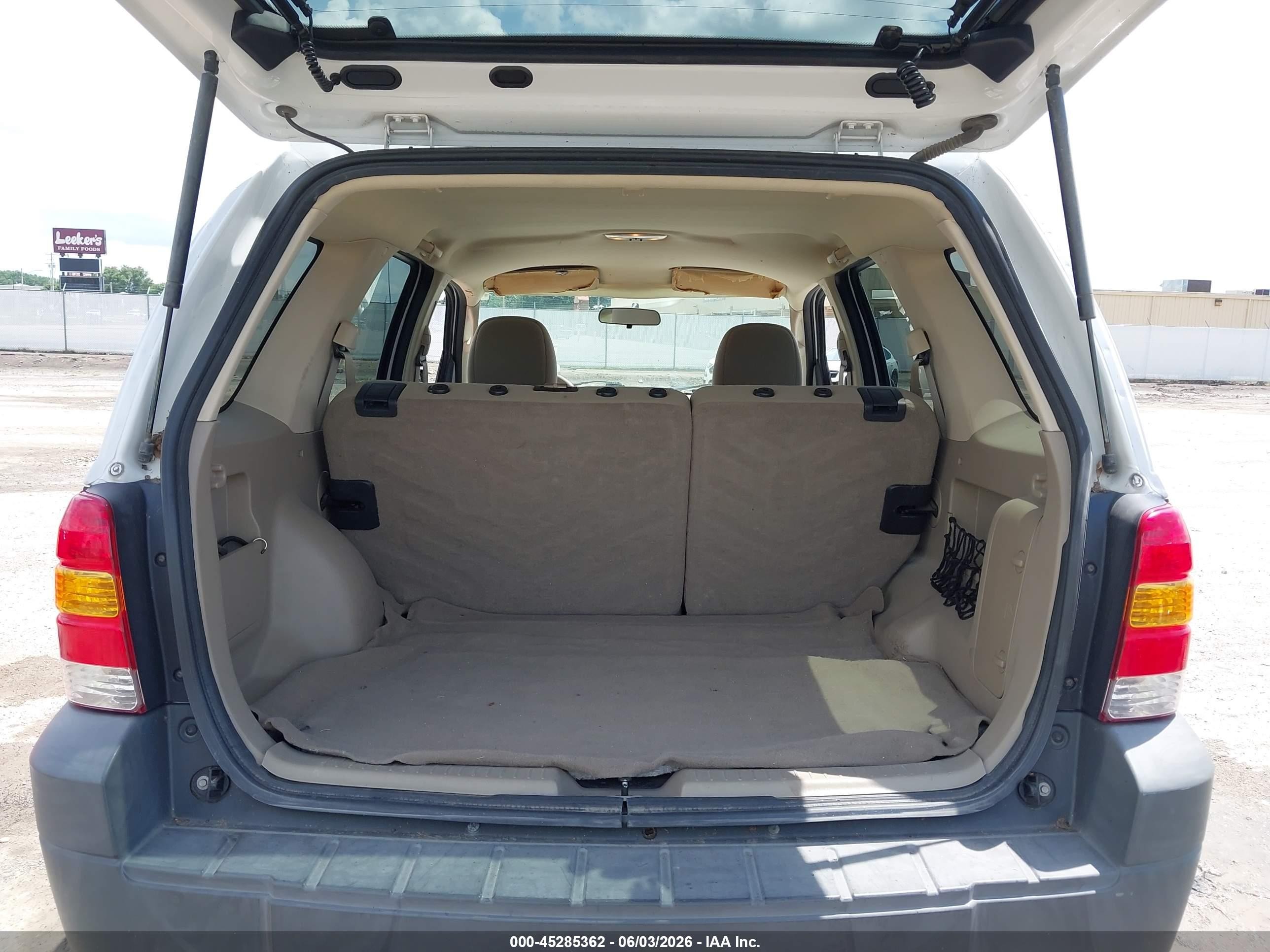 2005 Ford Escape Xlt White vin: 1FMYU93155DA22619