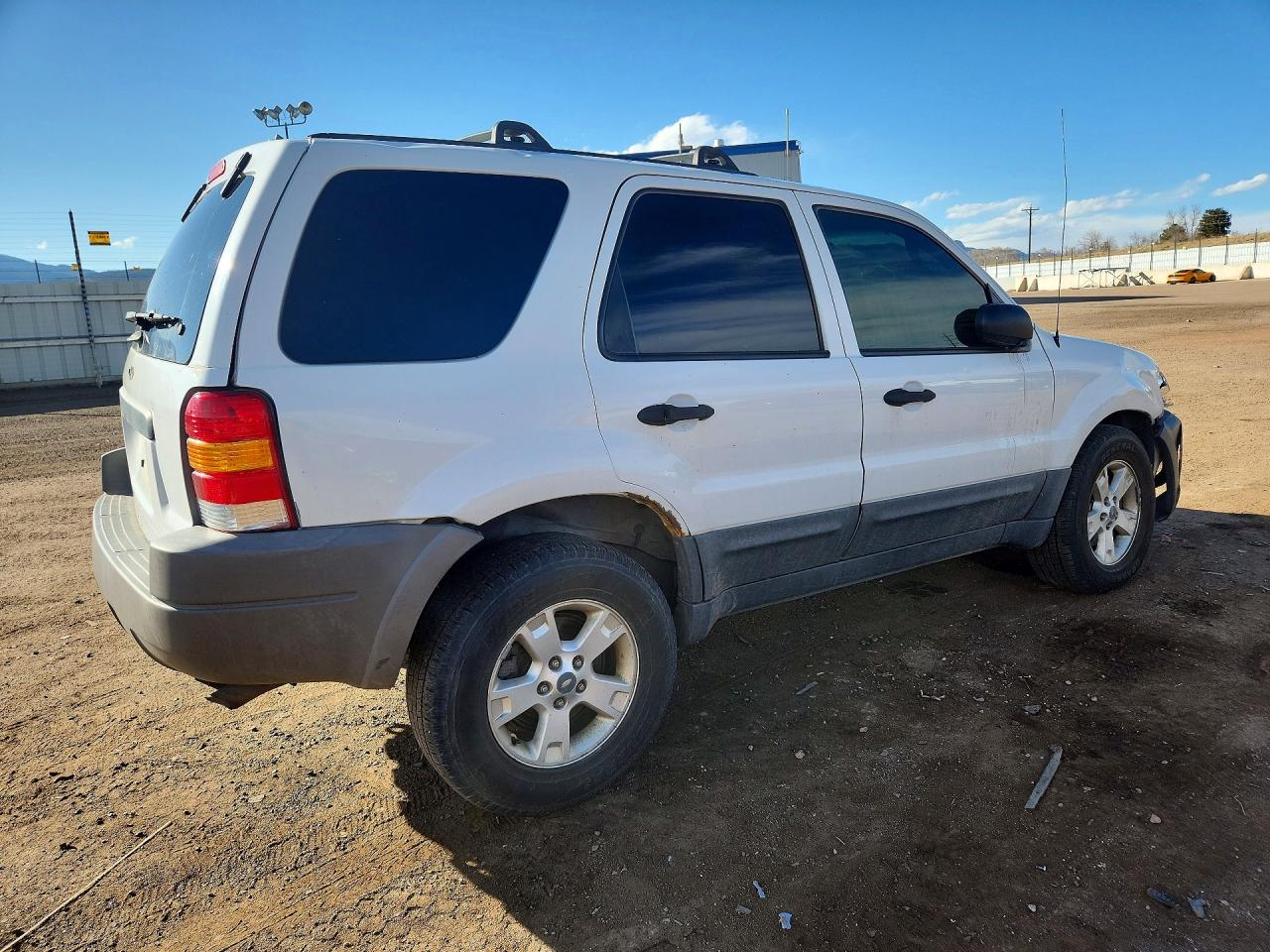 2006 Ford Escape Xlt White vin: 1FMYU93156KA22553