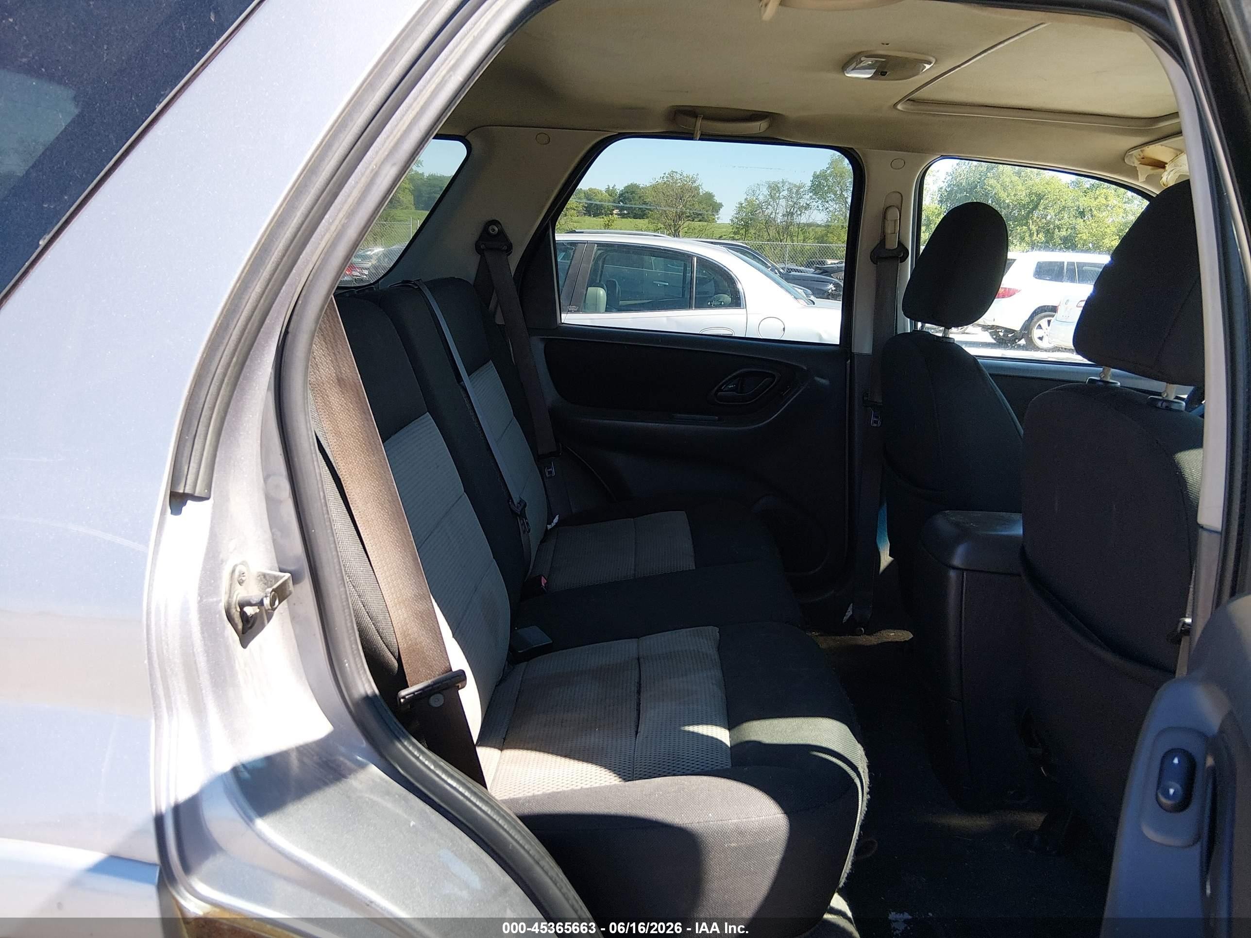 2007 Ford Escape   Серый vin: 1FMYU93157KB97869