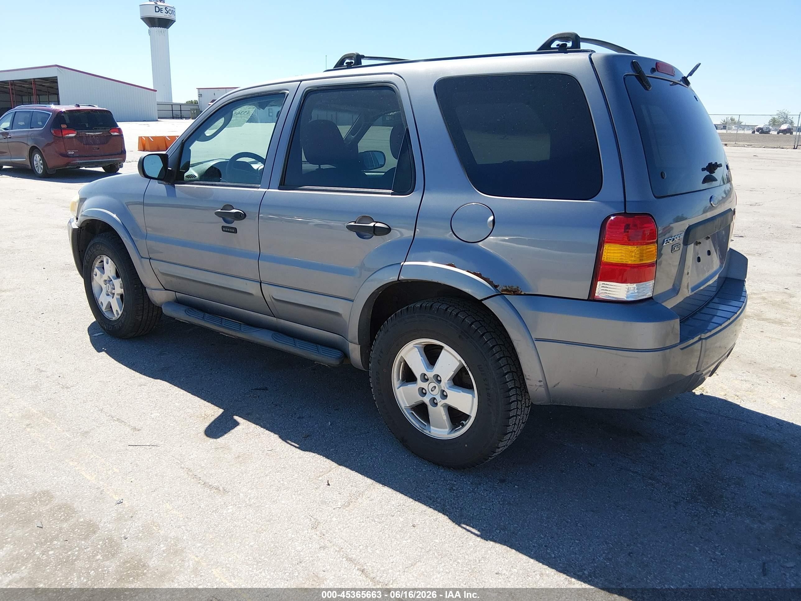 2007 Ford Escape   Серый vin: 1FMYU93157KB97869