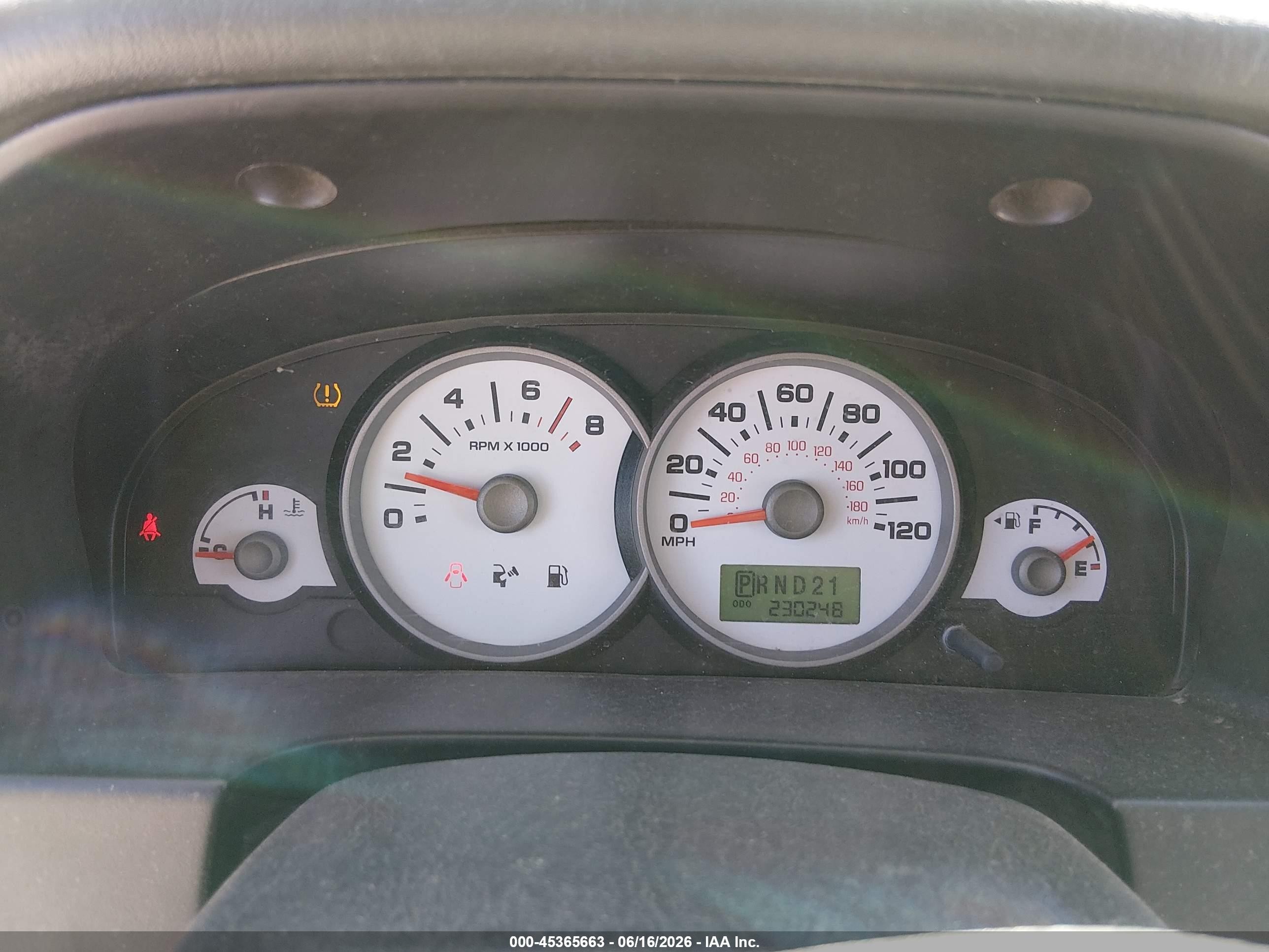 2007 Ford Escape   Серый vin: 1FMYU93157KB97869