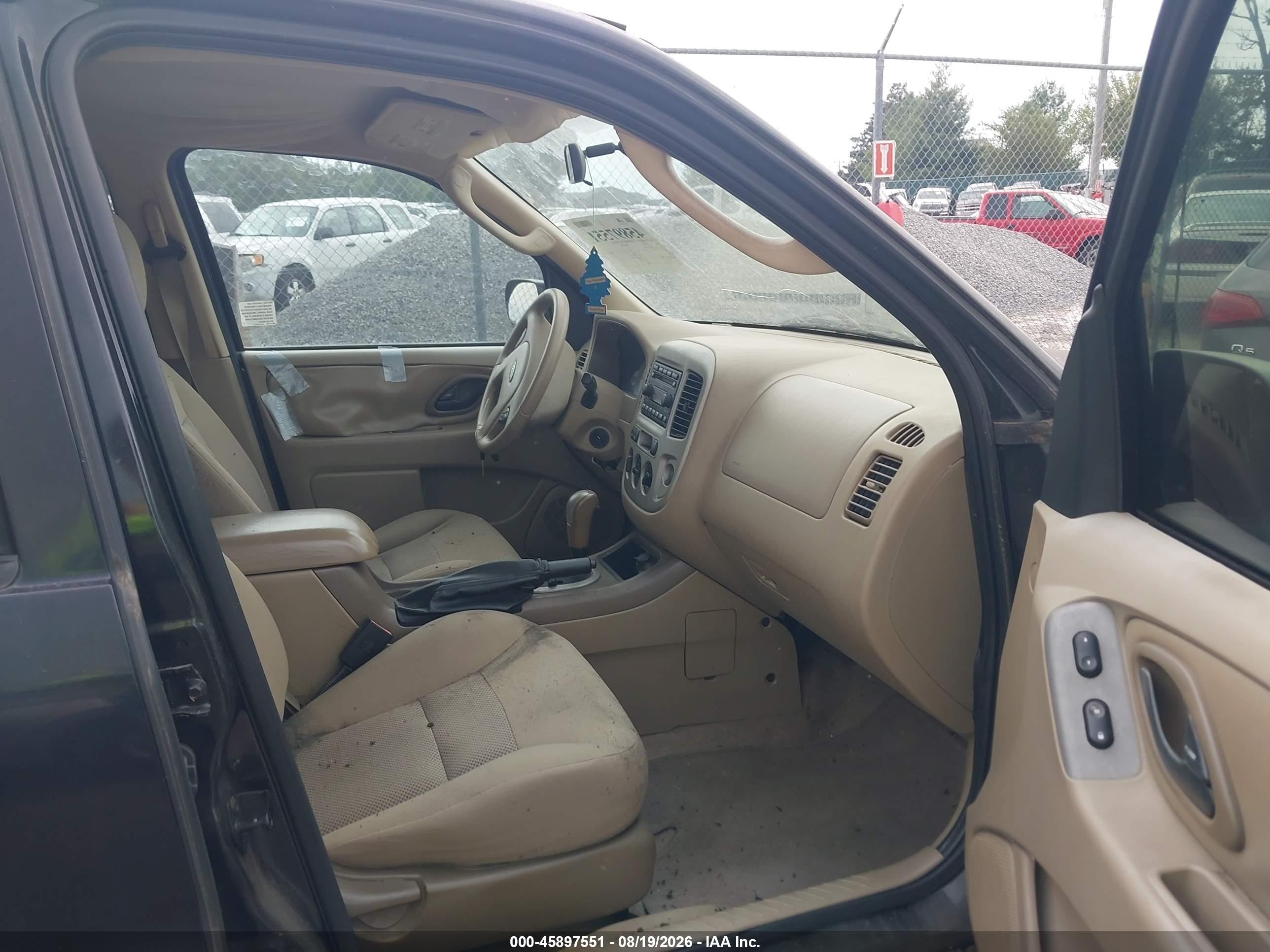 2005 Ford Escape Xlt Black vin: 1FMYU93165KD76094