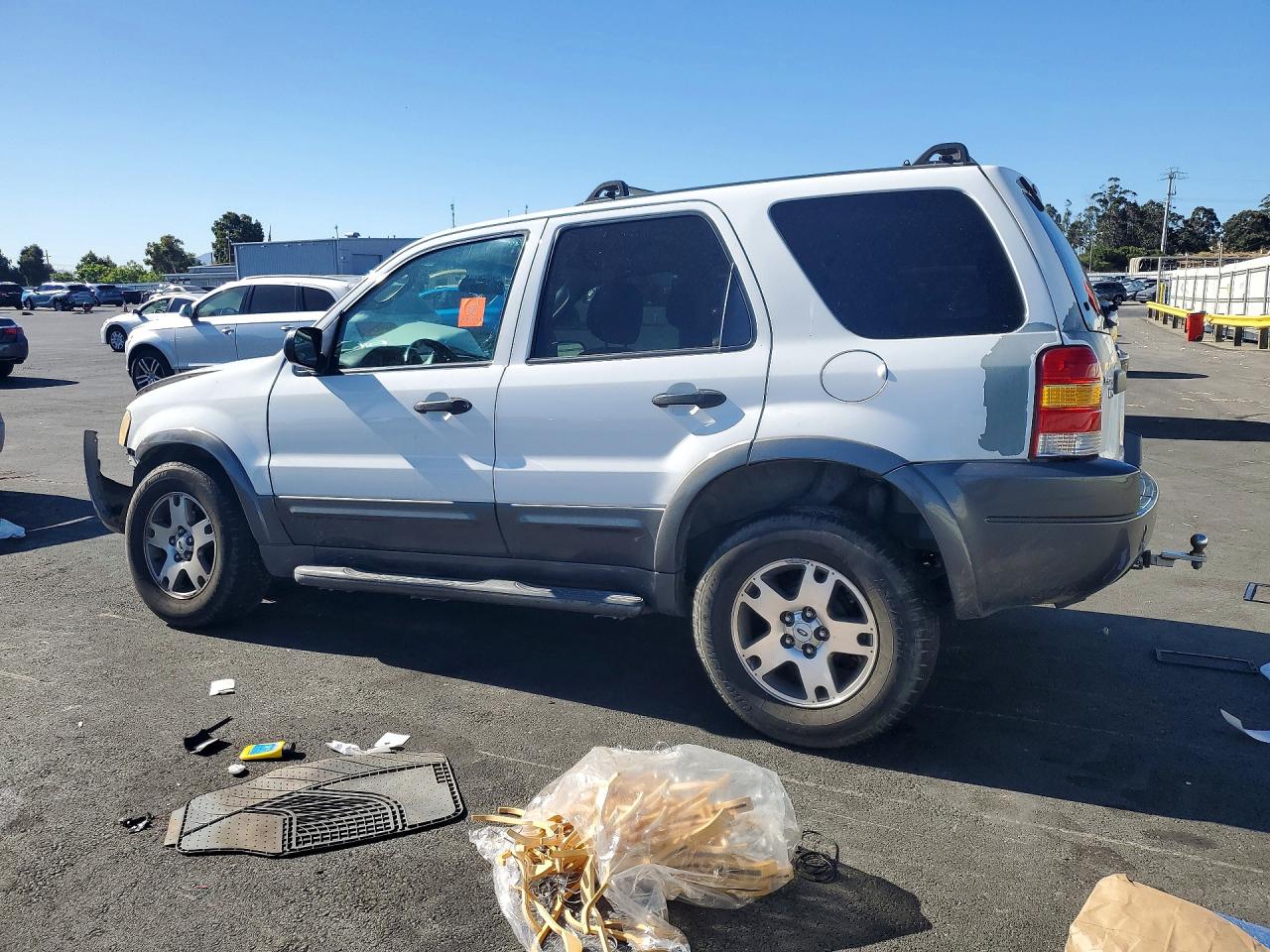 2003 Ford Escape Xlt White vin: 1FMYU93173KA09847