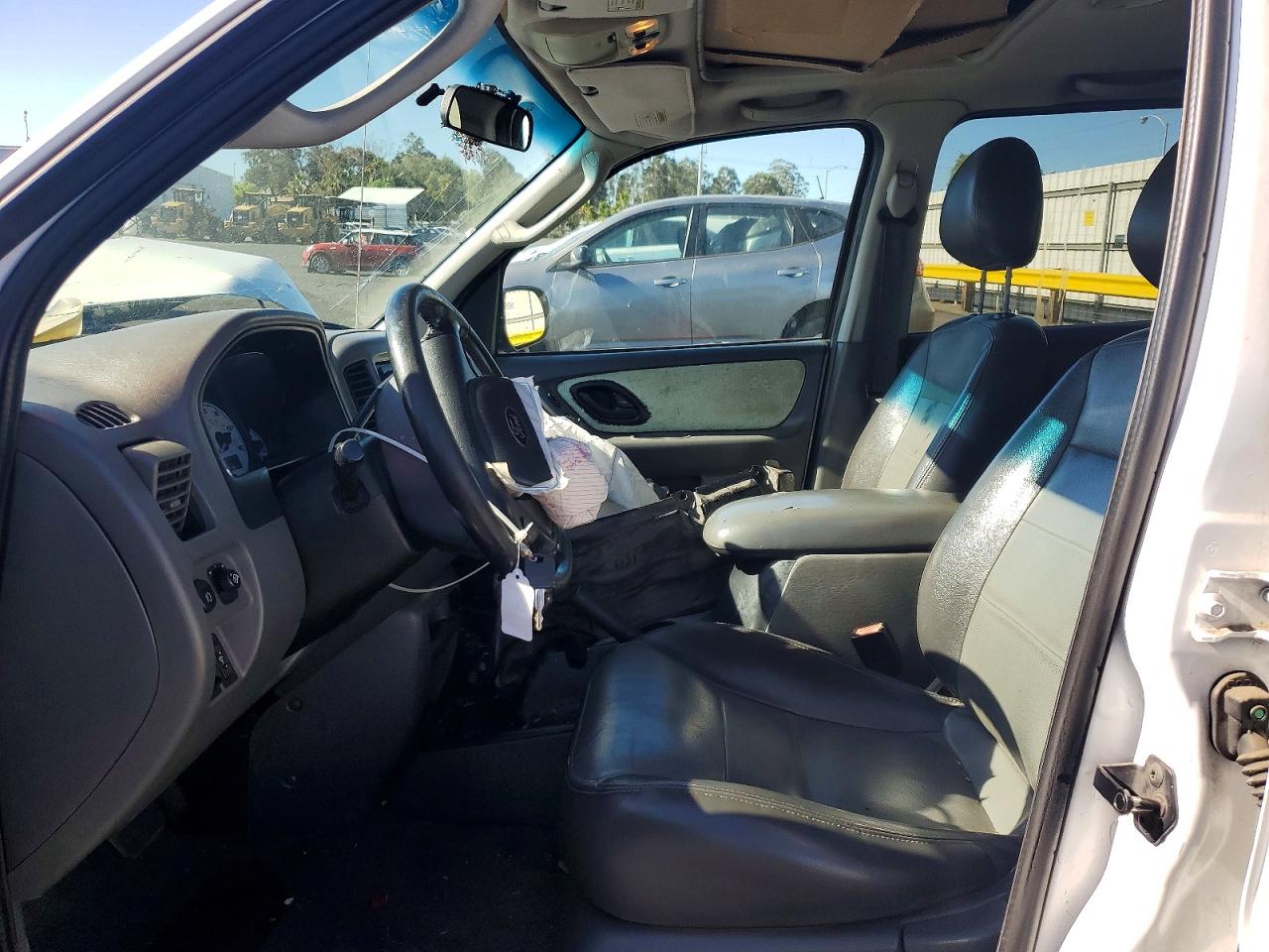 2003 Ford Escape Xlt White vin: 1FMYU93173KA09847
