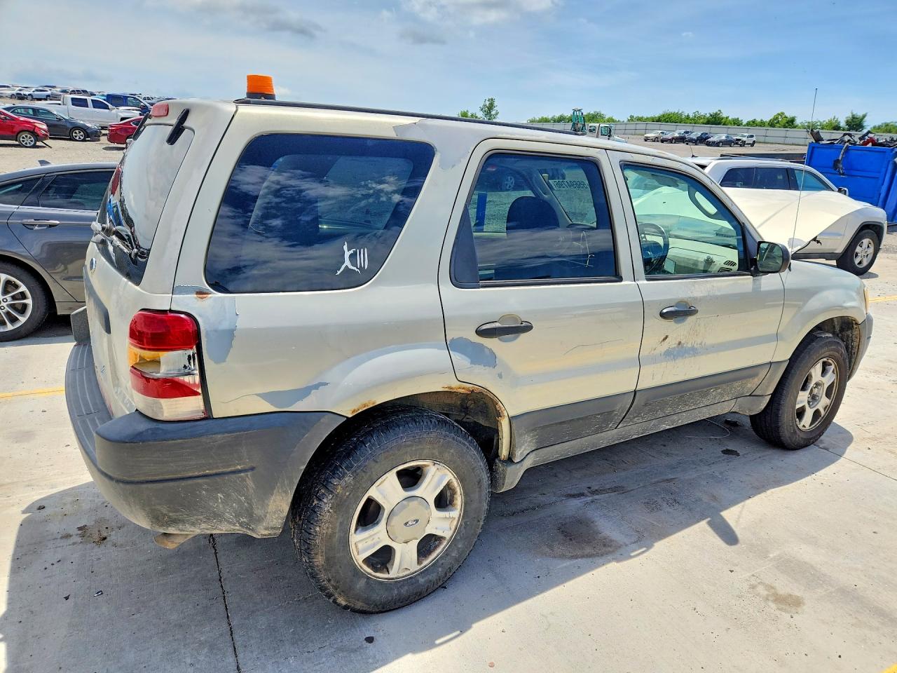 2003 Ford Escape Xlt Gold vin: 1FMYU93173KA91353