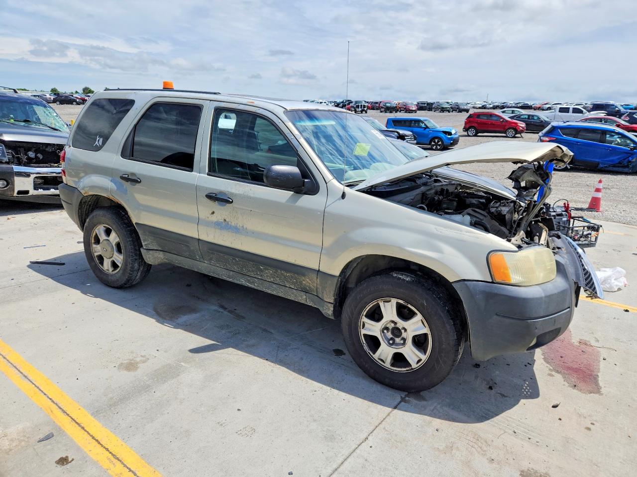 2003 Ford Escape Xlt Gold vin: 1FMYU93173KA91353