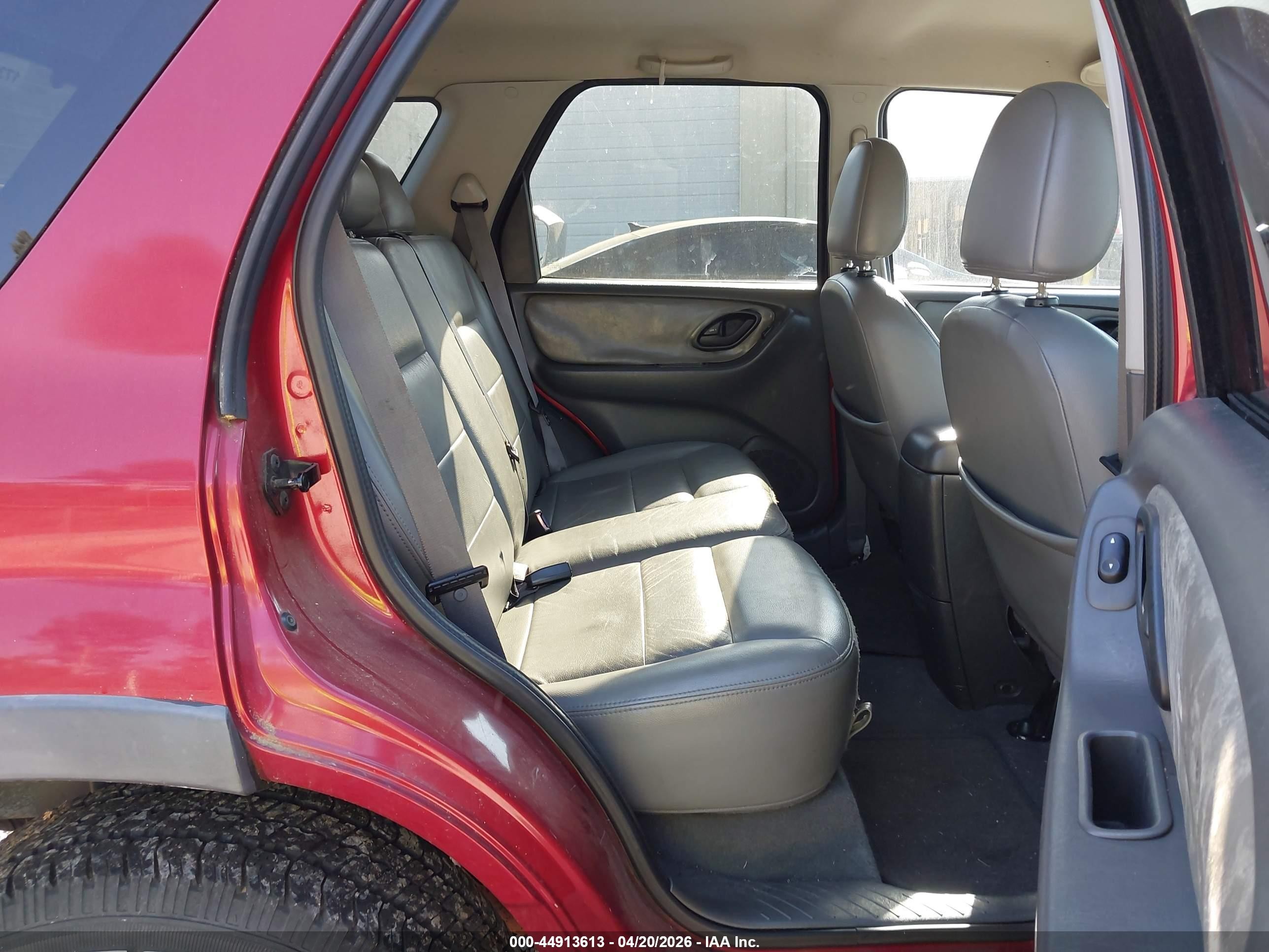 2005 Ford Escape Xlt Red vin: 1FMYU93175KB48928